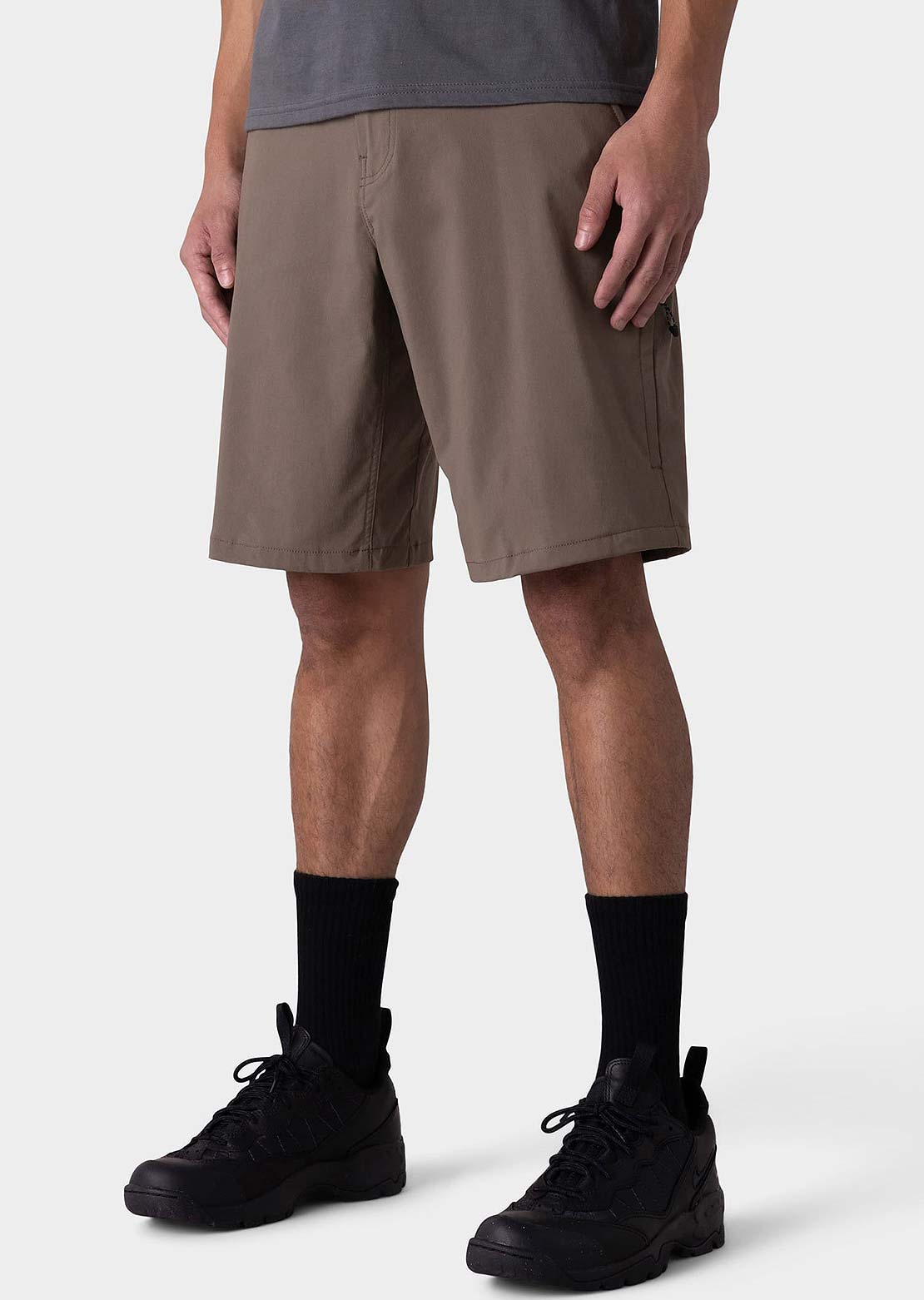 686 Men&#39;s Everywhere Relaxed Fit Hybrid Shorts Tobacco
