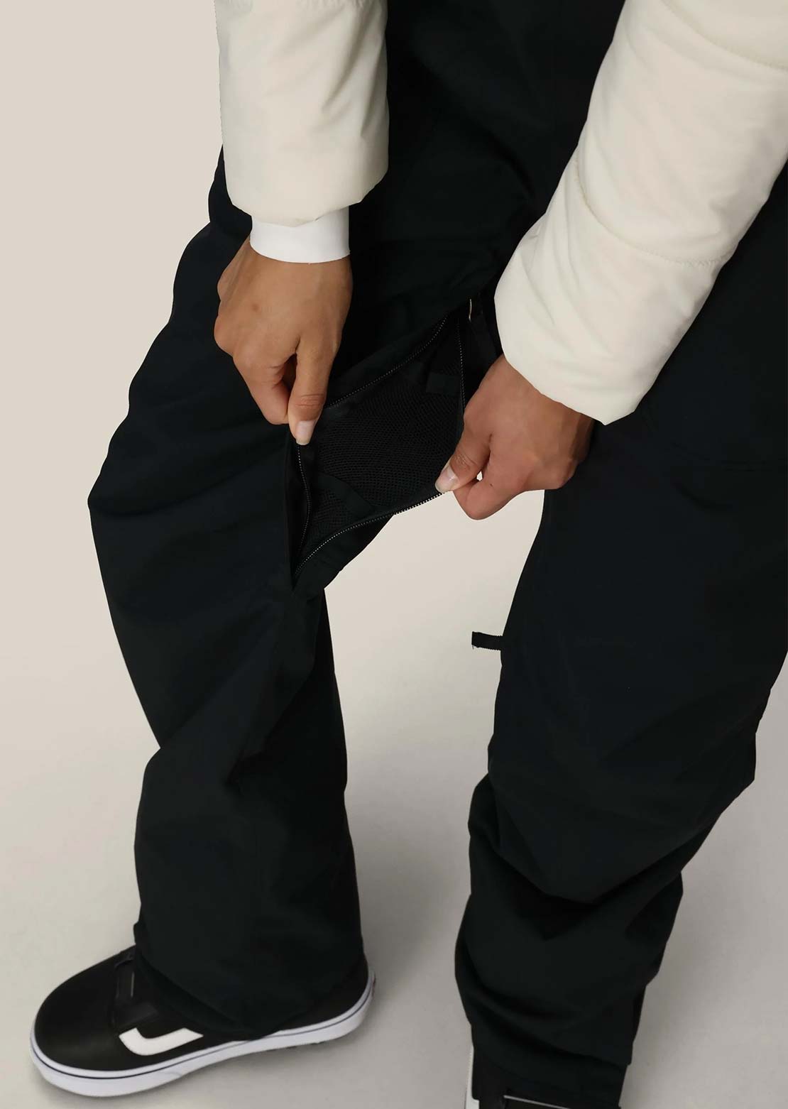 686 Women's Black Magic Insulated Bib Pants Black