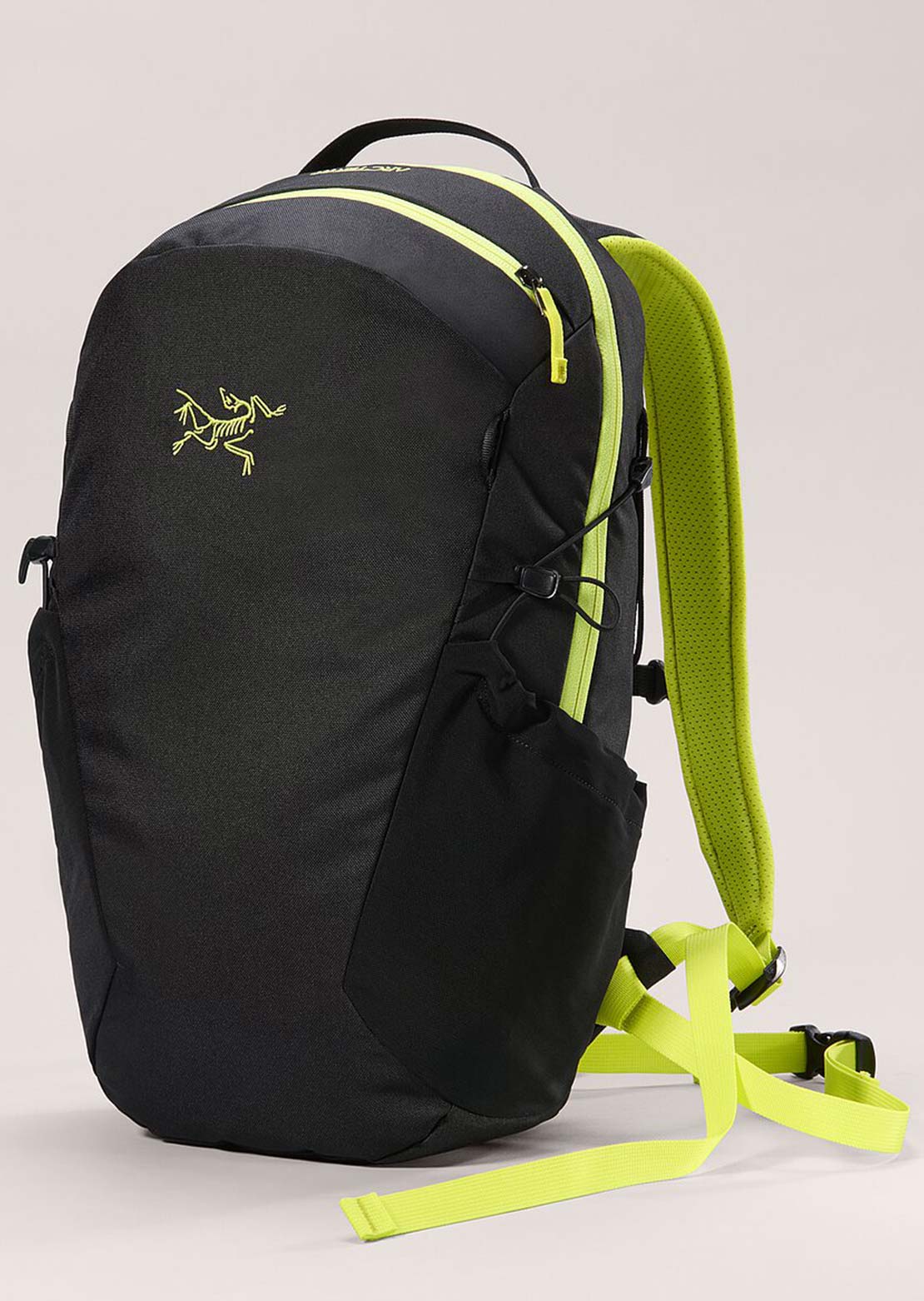 Arc&#39;teryx Mantis 16 Backpack Black/Euphoria