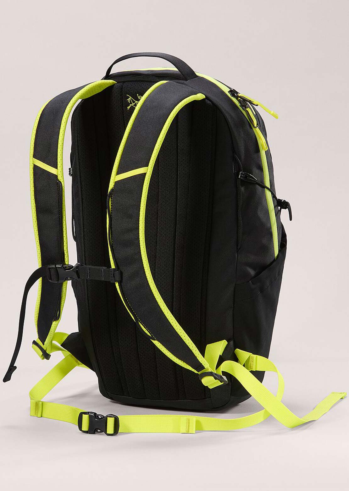 Arc&#39;teryx Mantis 16 Backpack Black/Euphoria