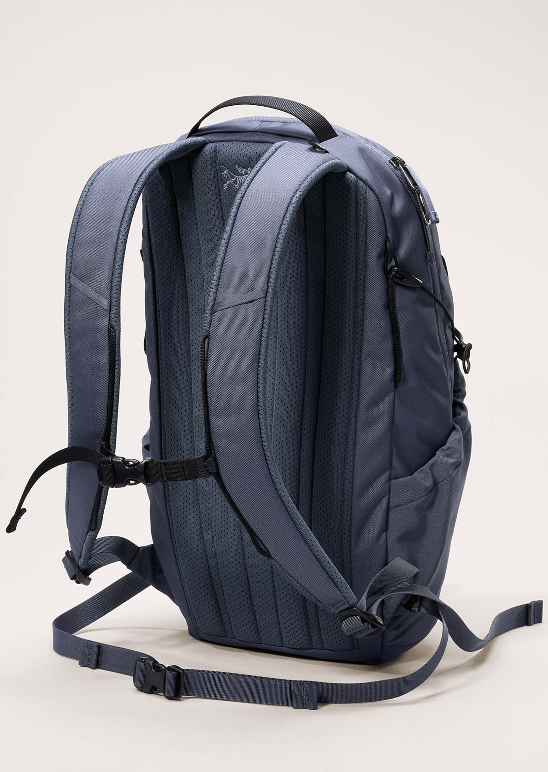 Arc'teryx Unisex Mantis 16 Backpack Dark Status