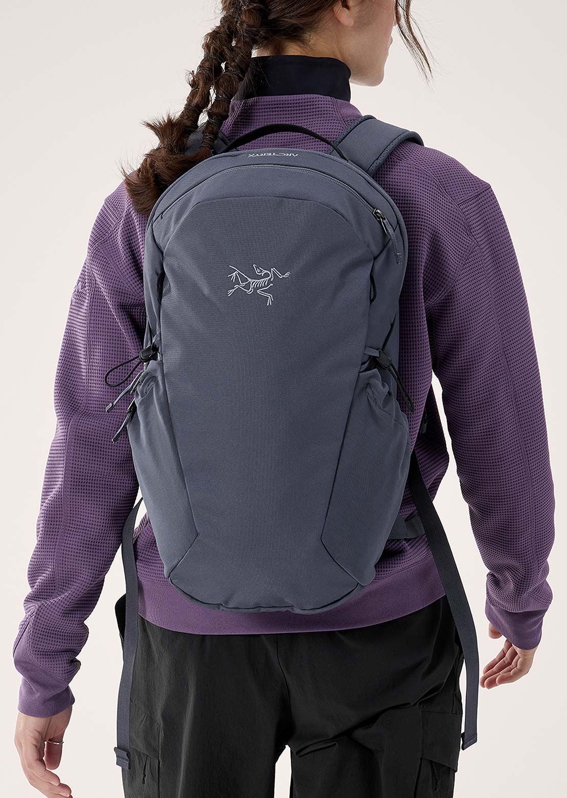 Arc'teryx Unisex Mantis 16 Backpack Dark Status