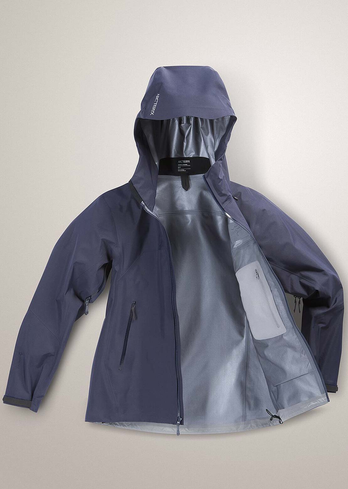 Arc&#39;teryx Women&#39;s Beta LT Jacket Black Sapphire
