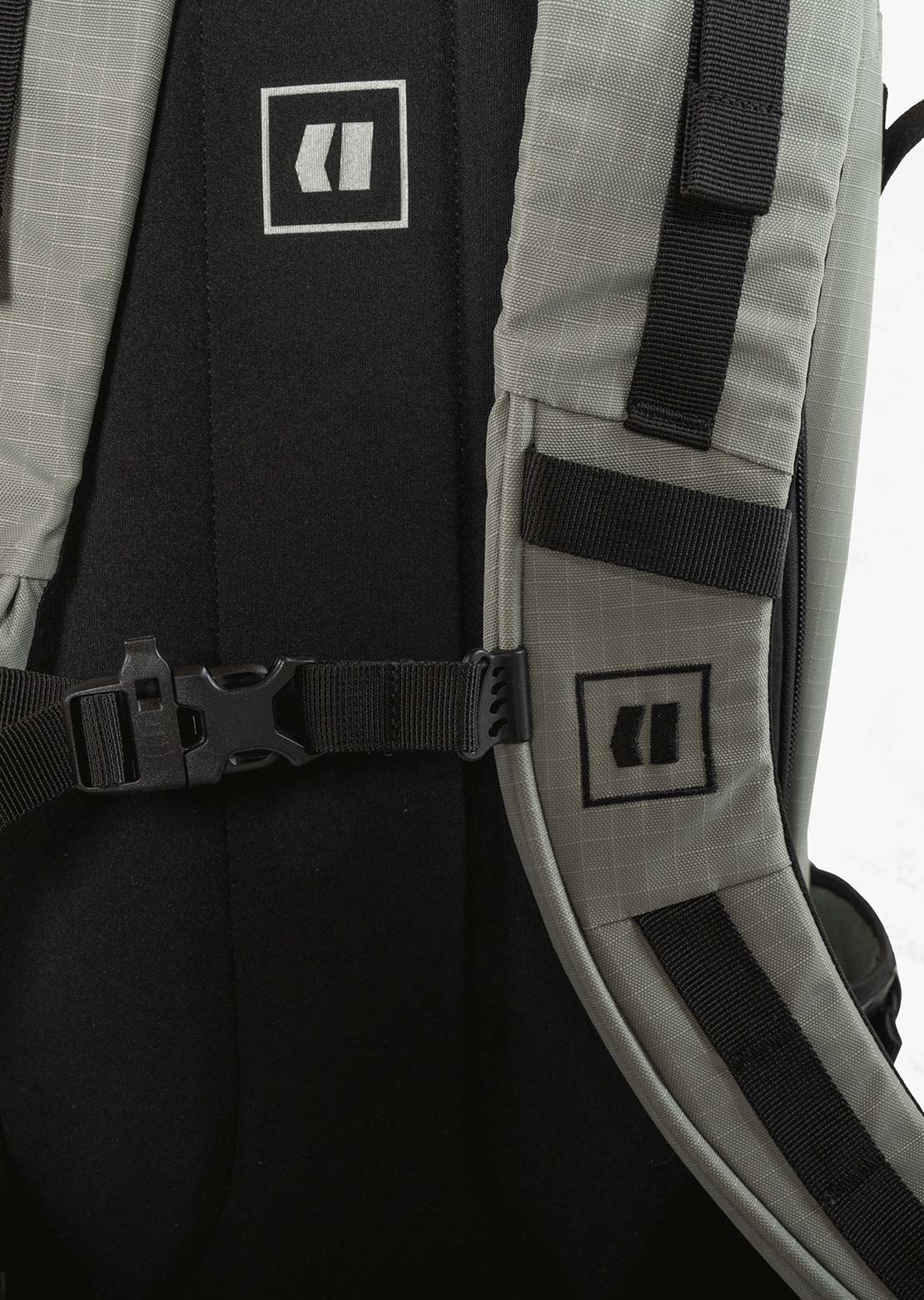 Armada Unisex Devo 32L Backpack