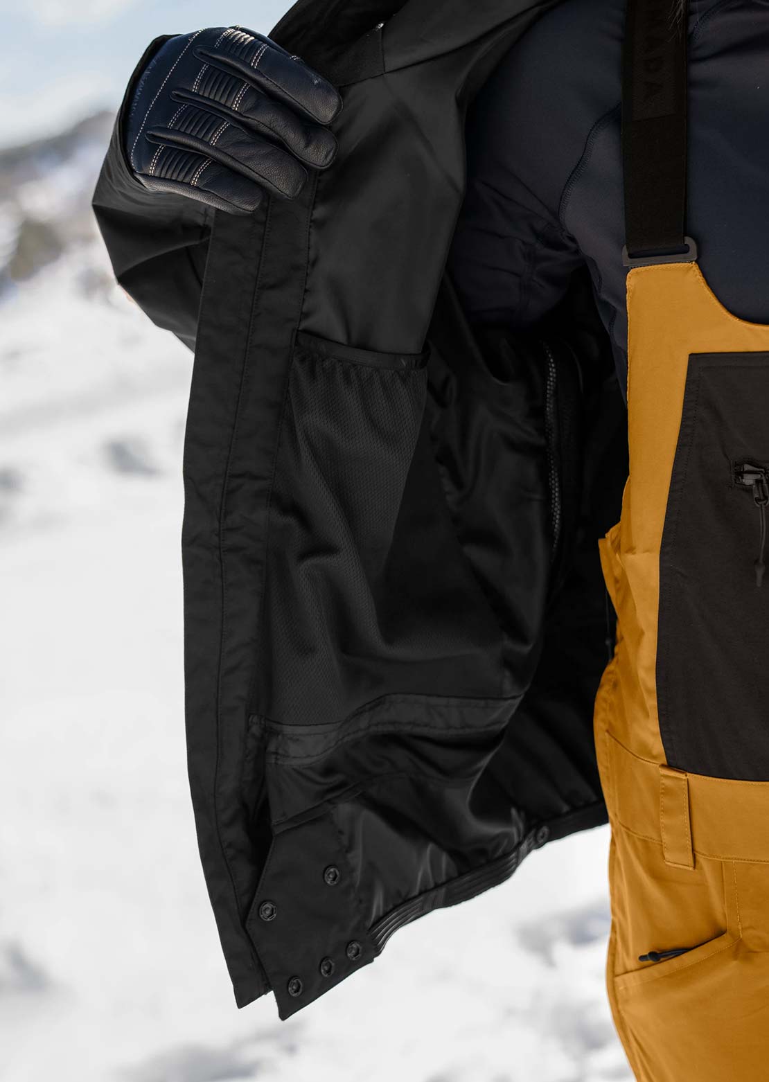 Armada Women's Elvy 2L Shell Jacket Black