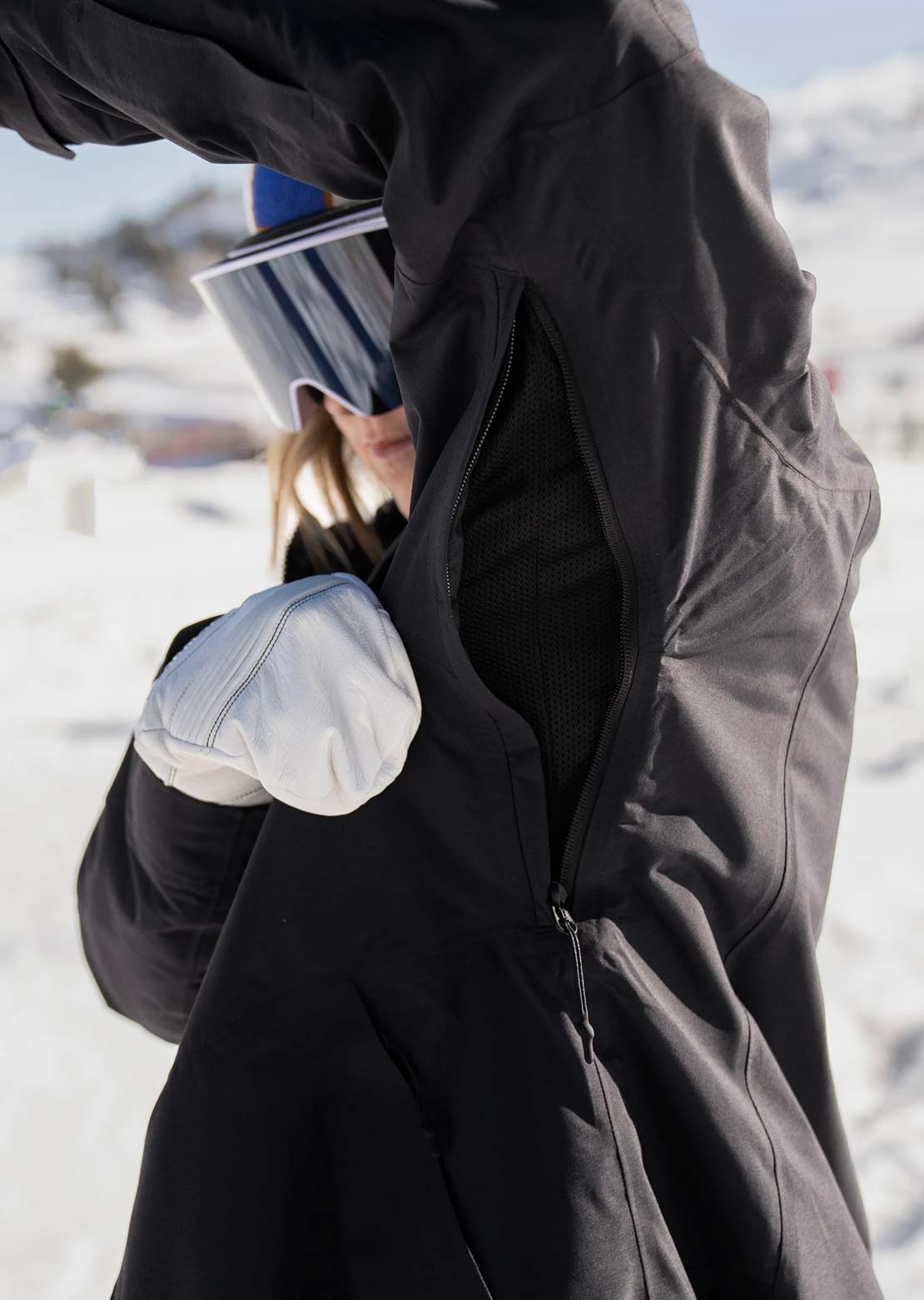 Armada Women's Kata 2L Insulated Jacket Black