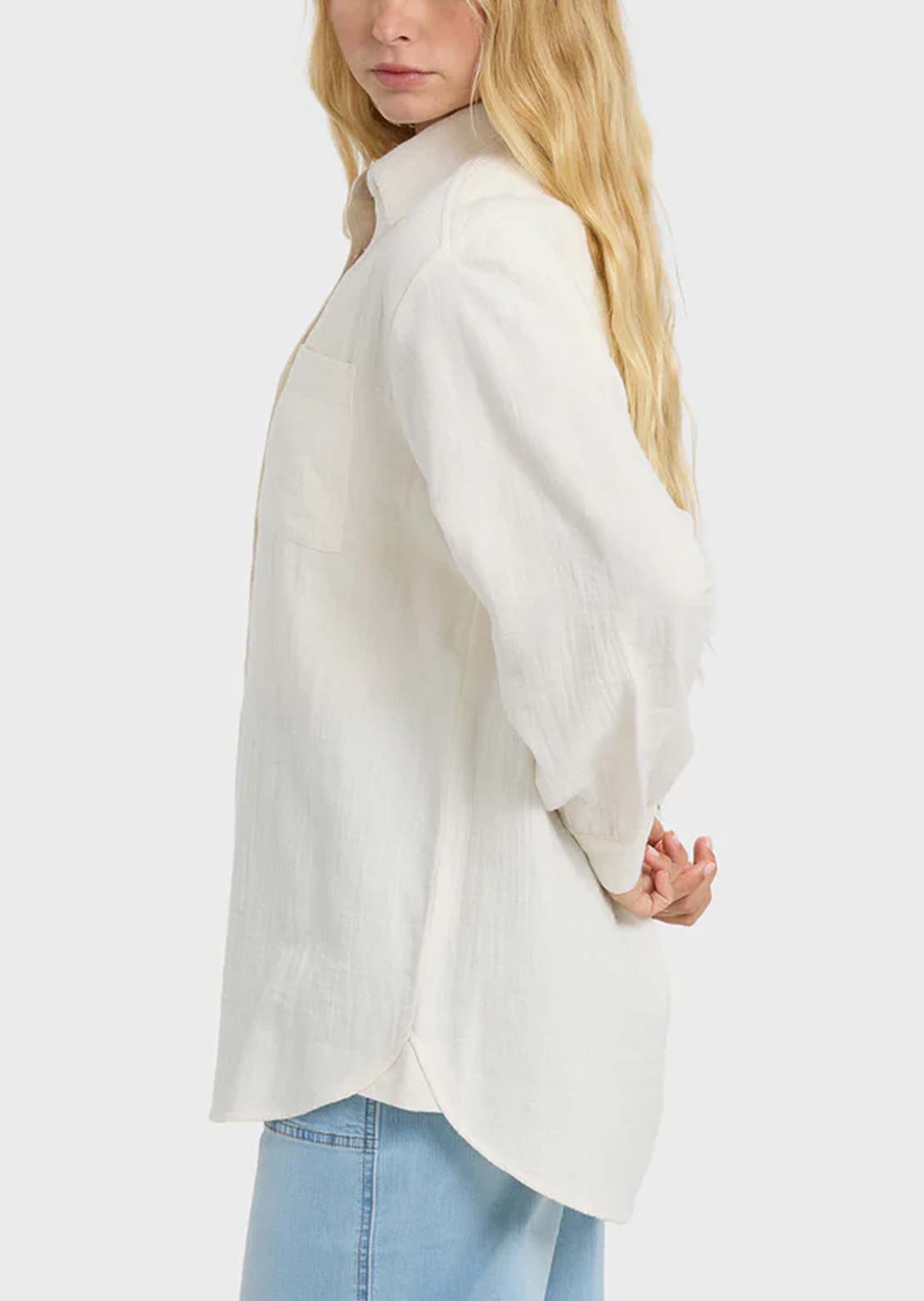 Billabong Women's Wanderer Solid Woven Button Up Shirt Salt Crystal