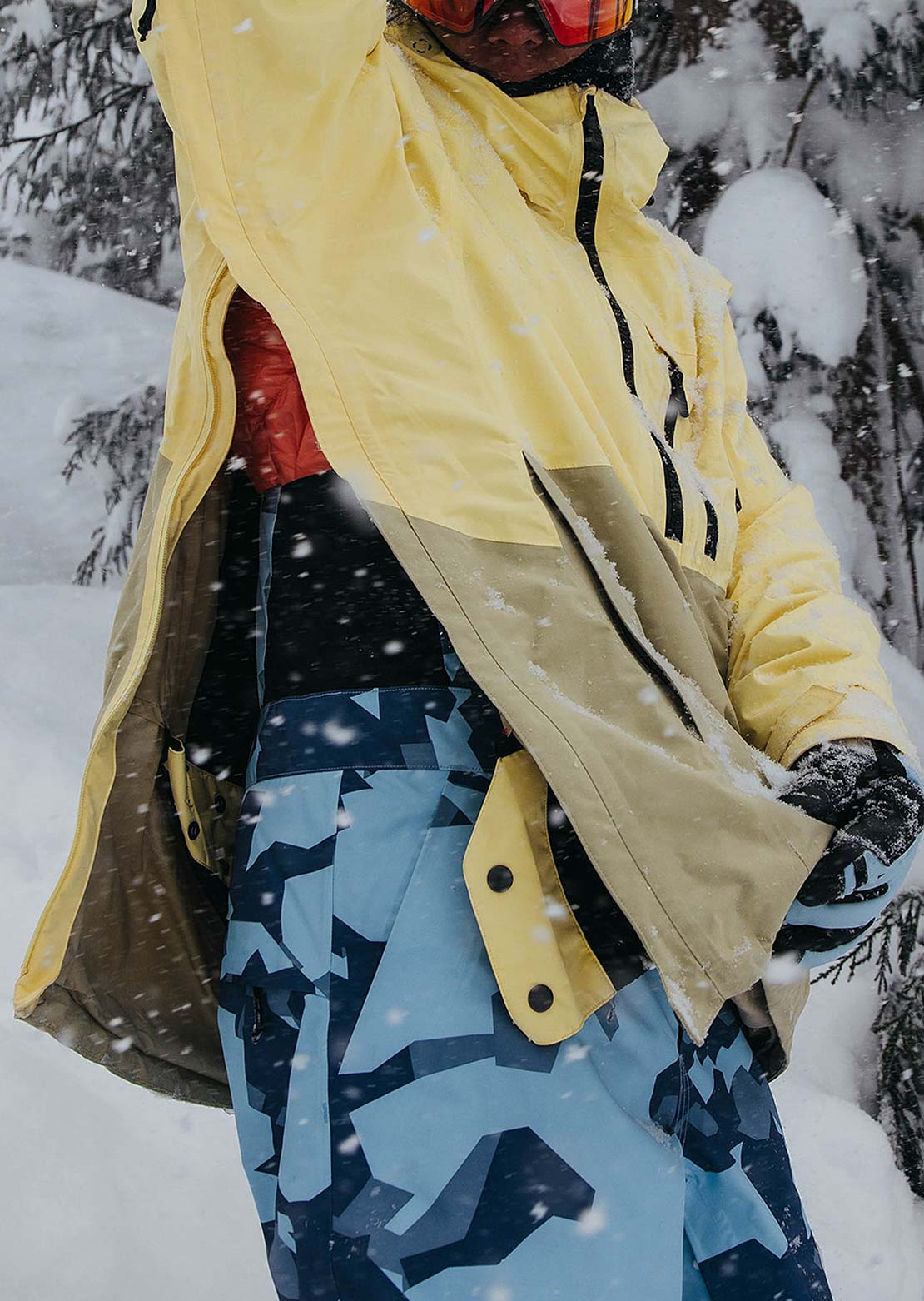 Burton Men&#39;s AK GORE‑TEX Velocity 2L Anorak Jacket Buttermilk/Mushroom