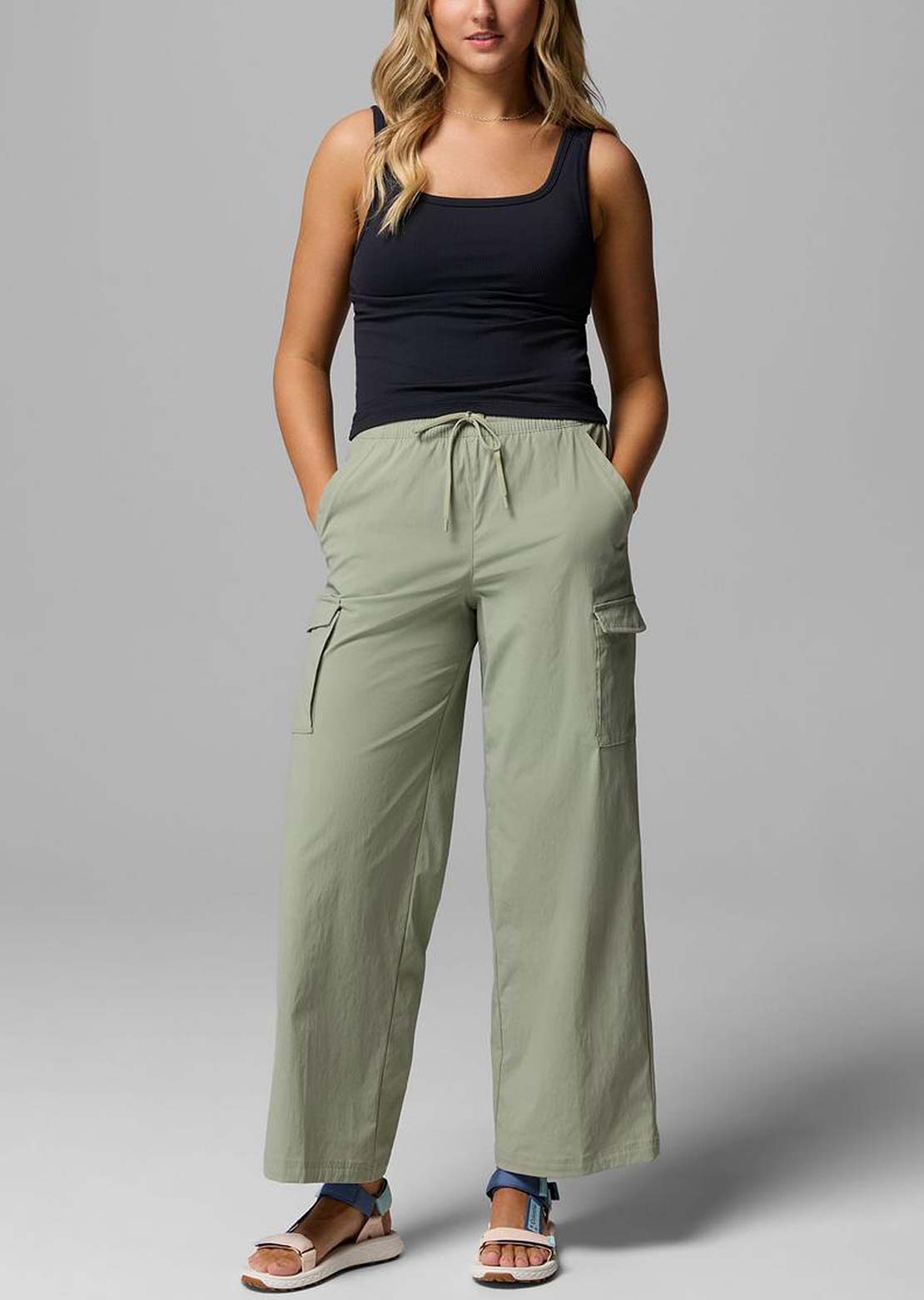 Columbia Women's Chill Creek Cargo Pants Safari