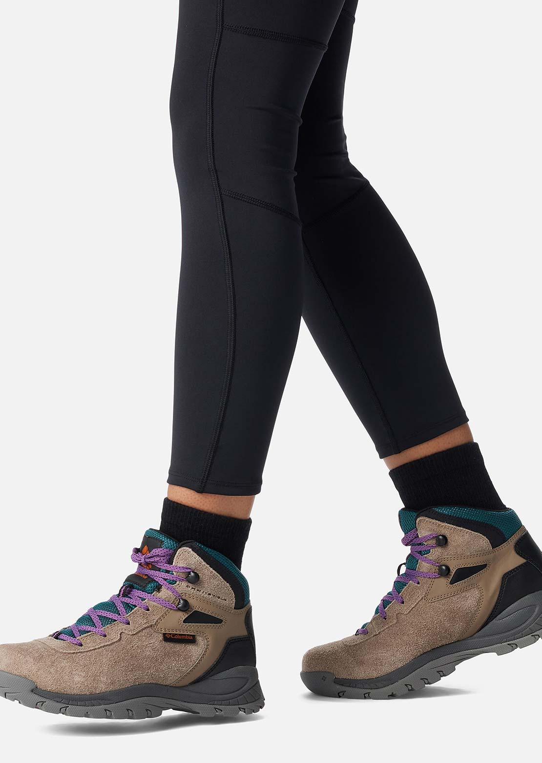Columbia Women's Newton Ridge Hiking Boots Wet Sand/Cedar