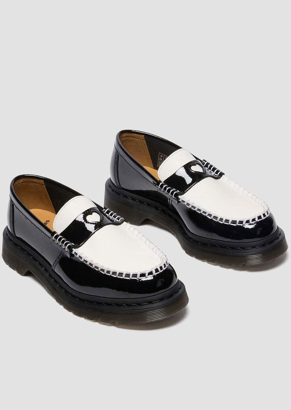 【ブラック（01）】【Dr.Martens】PENTON HEART LOAFER Dr. Martens Penton Heart Two-Tone Patent Leather Loafers - Women's