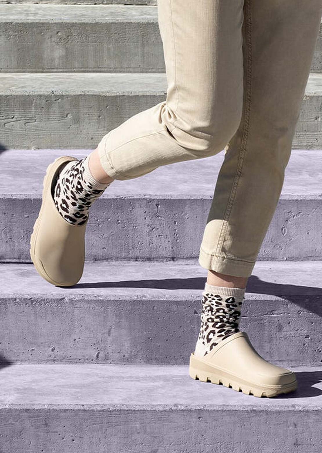 Kamik Unisex Nova Clogs Beige