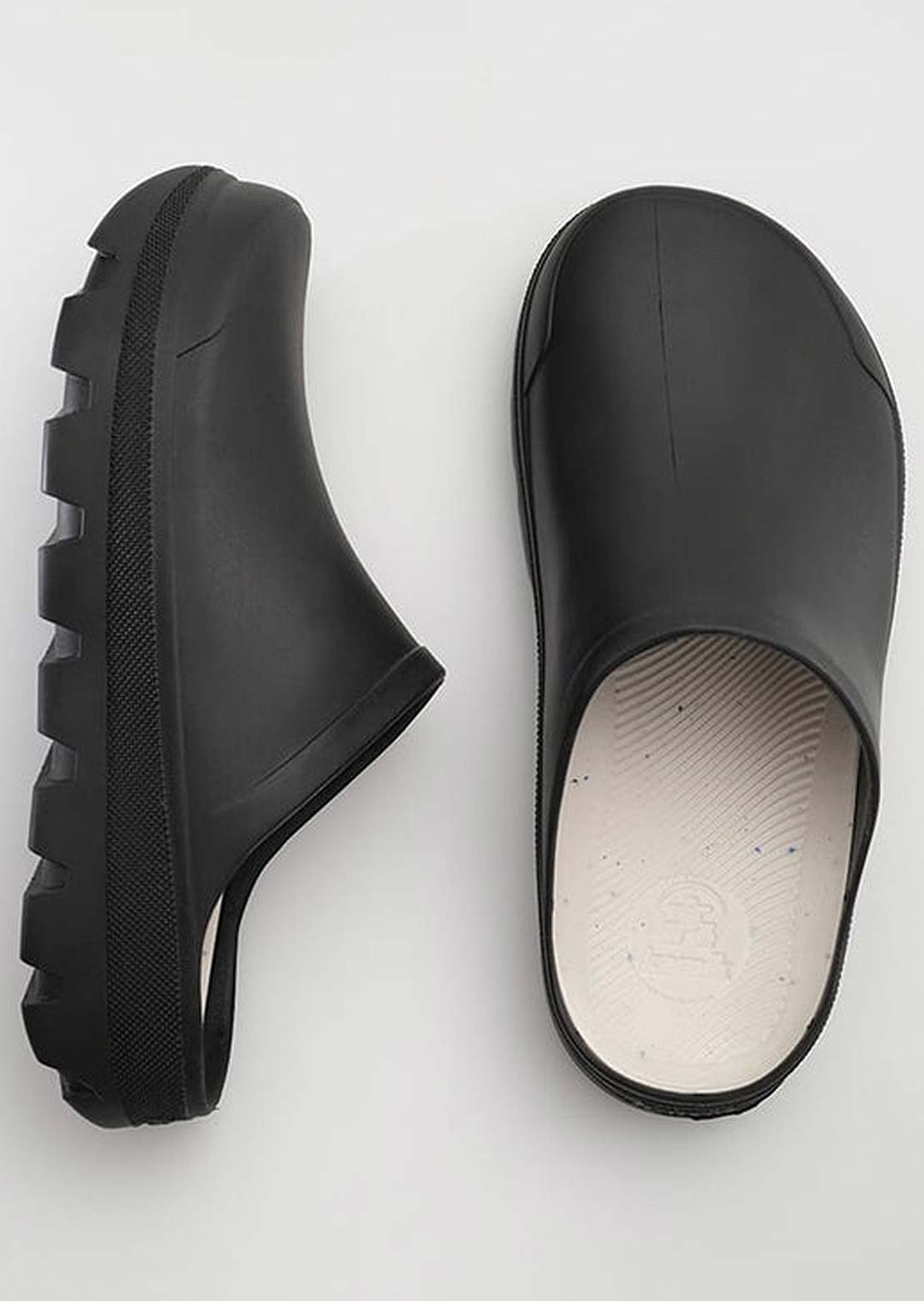 Kamik Unisex Nova Clogs Black