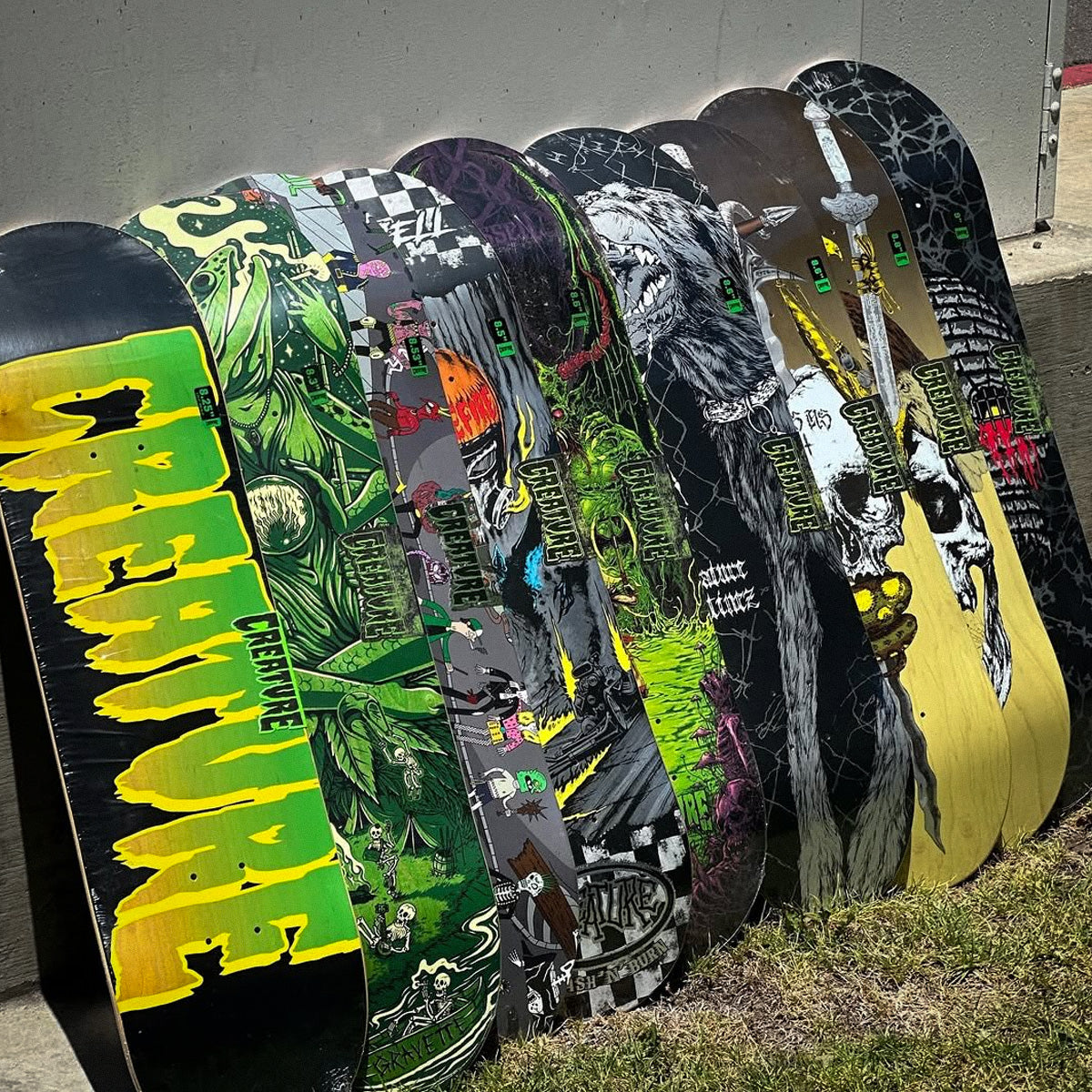 yes 420 snowboard 2018 Tapered UnderBite delivers the directional drive and float of a tapered board without compromising edge hold or the ability to power out of turns that plagues most tapered boards YES 420 PowderHull 2017-2018 Snowboard