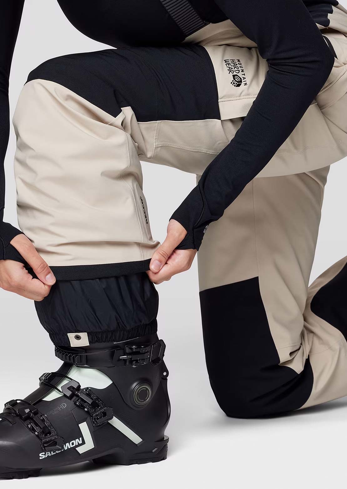 Mountain Hardwear Women's Powder Maven Bib Pants Fossil/Black
