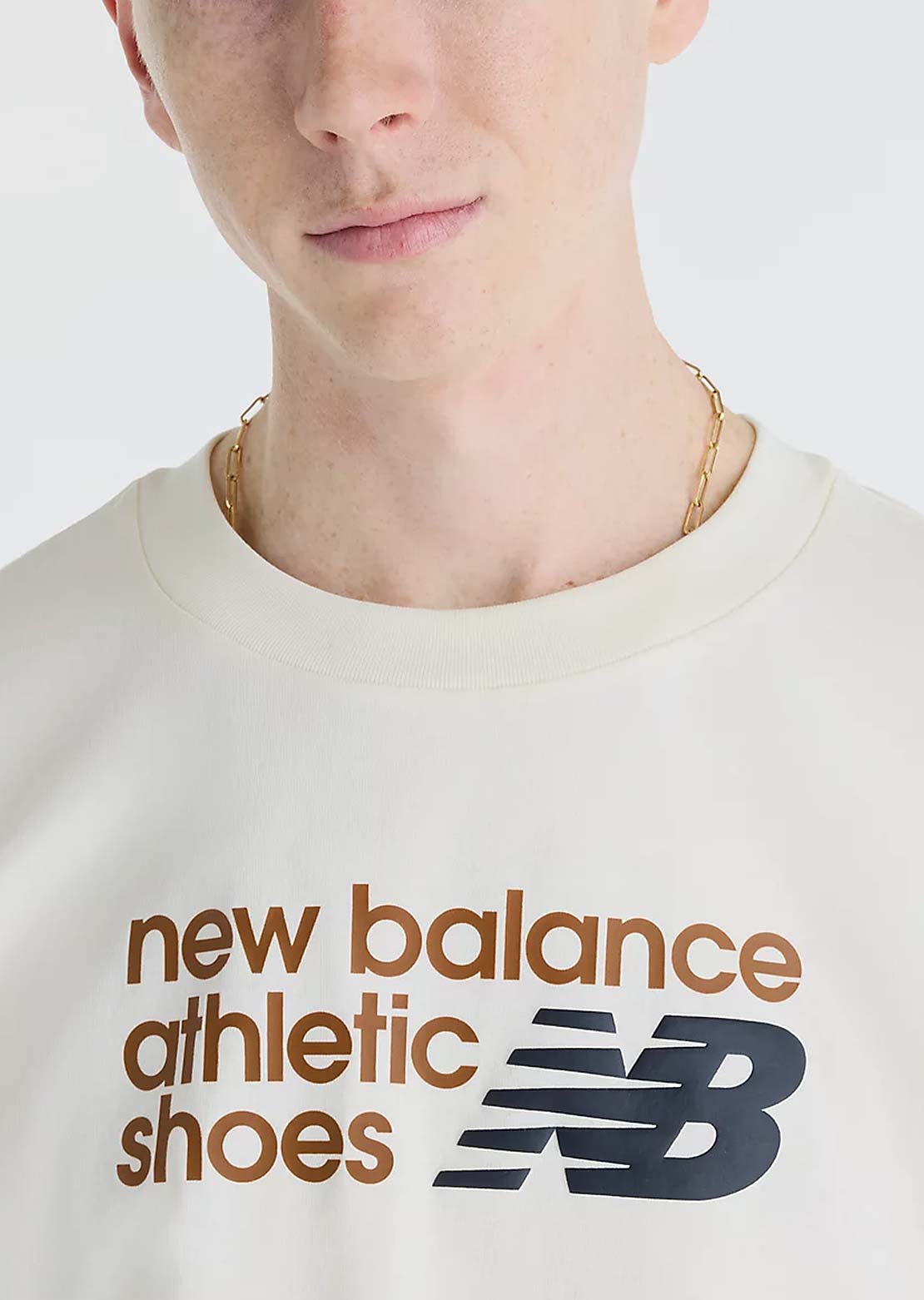 New Balance Hommes Athletics Premium Relaxed Chest Logo T-Shirt