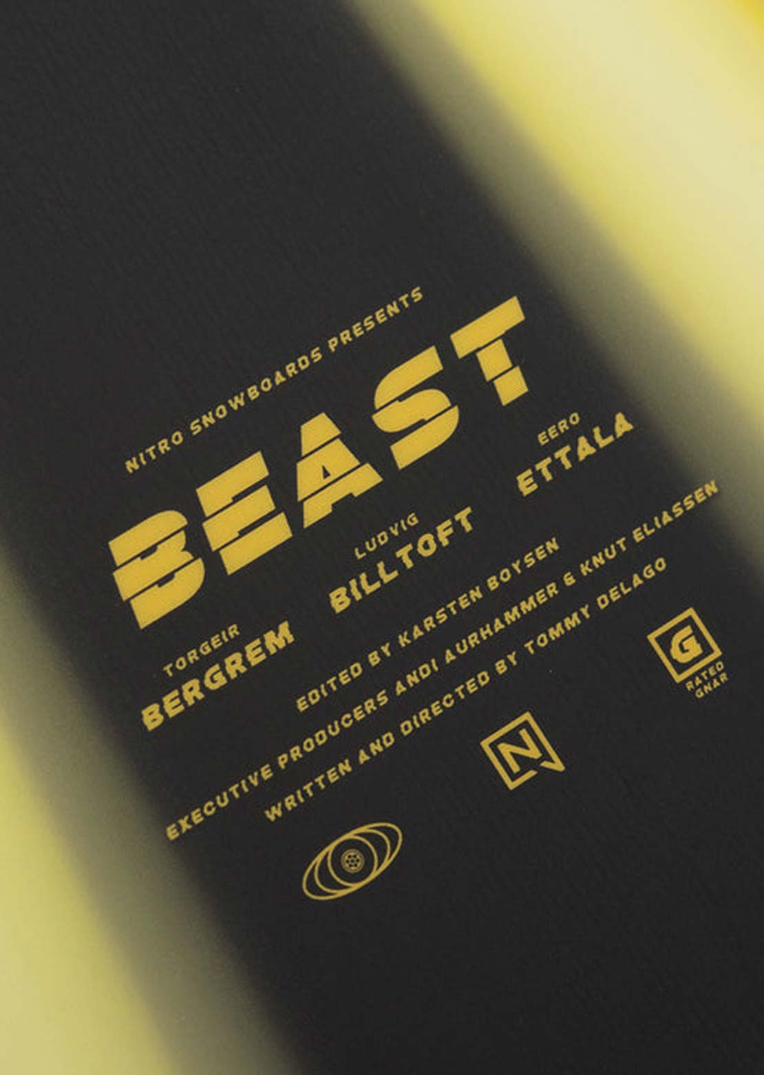 Nitro Men&#39;s Beast Snowboard Yellow