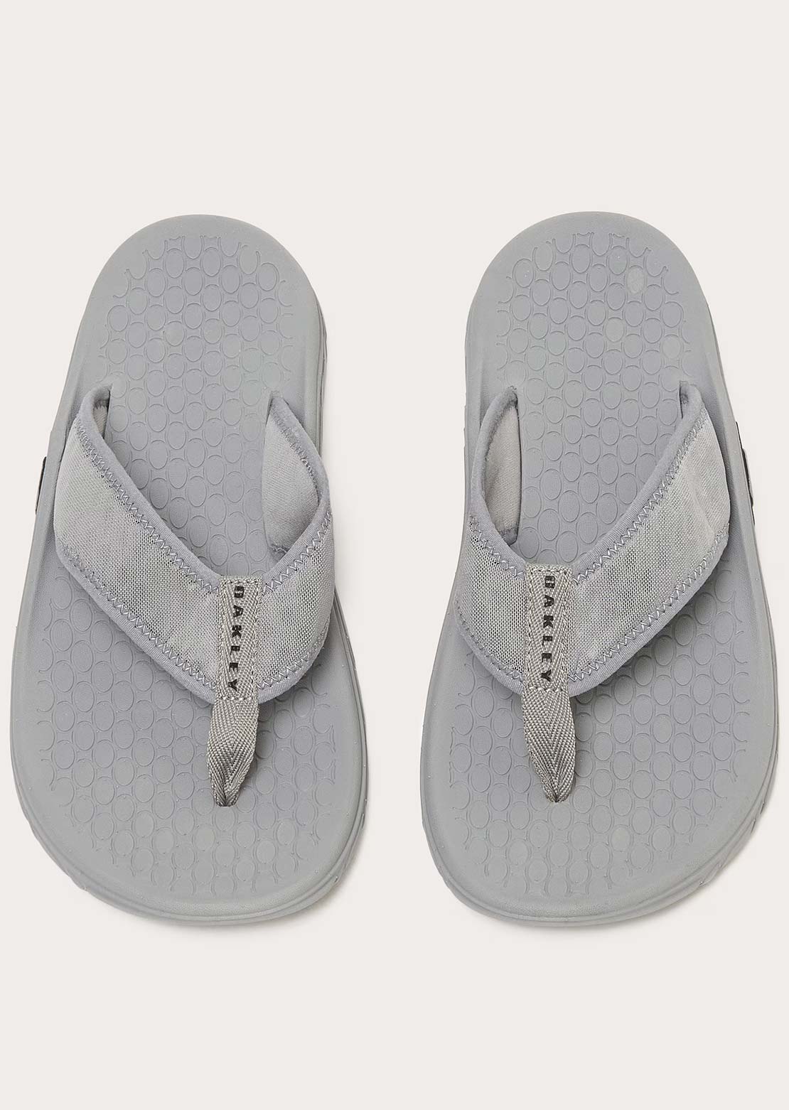Oakley Men's Operative Flip Flop Sandals Cement