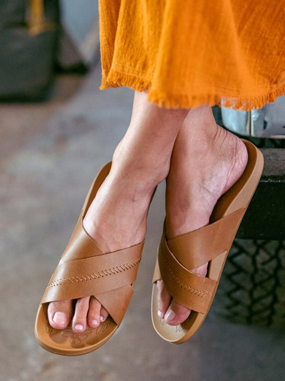 Olukai Women's Kipe'a 'olu Sandals Sahara/Sahara