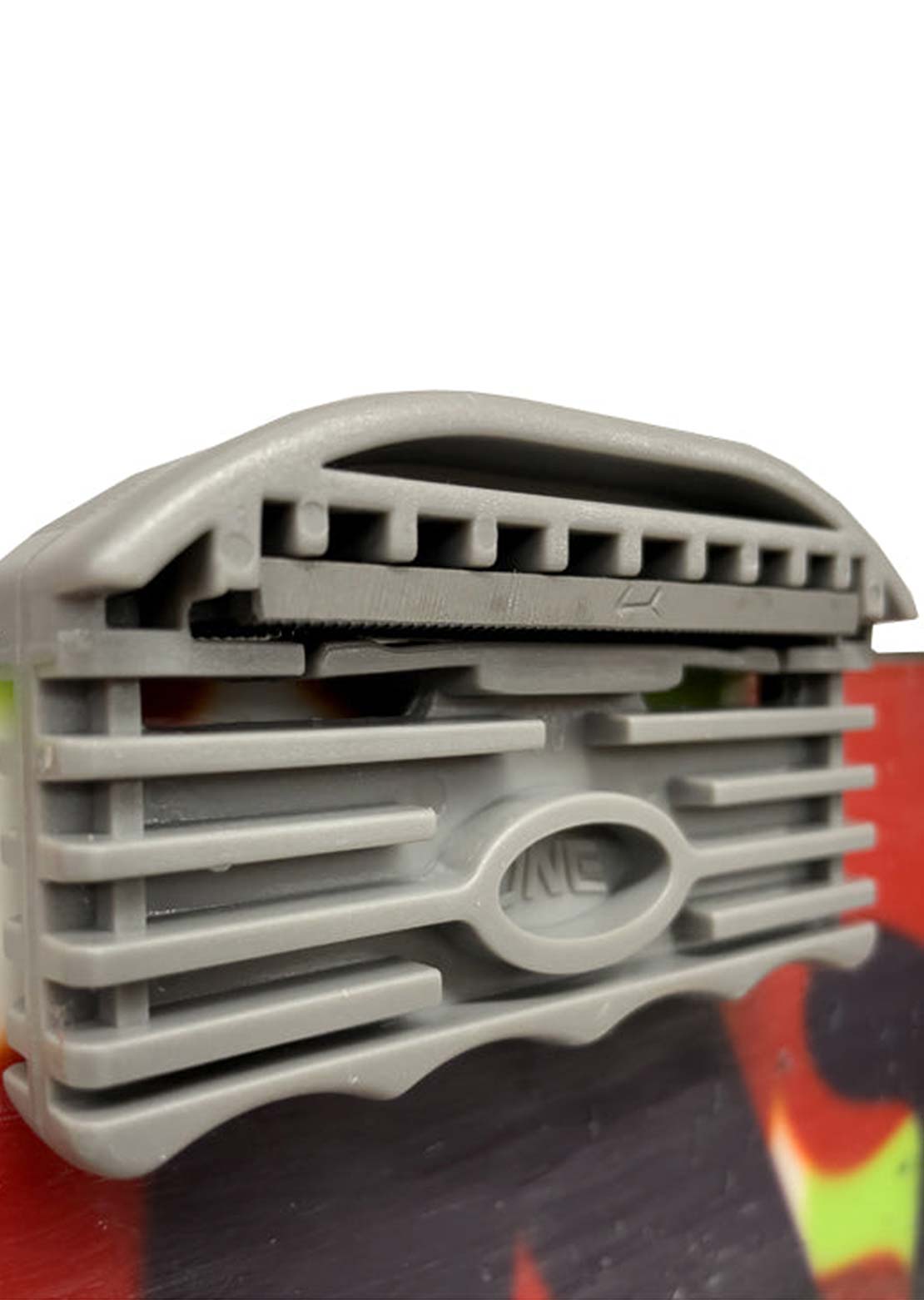 One Unisex Large Edge Tool