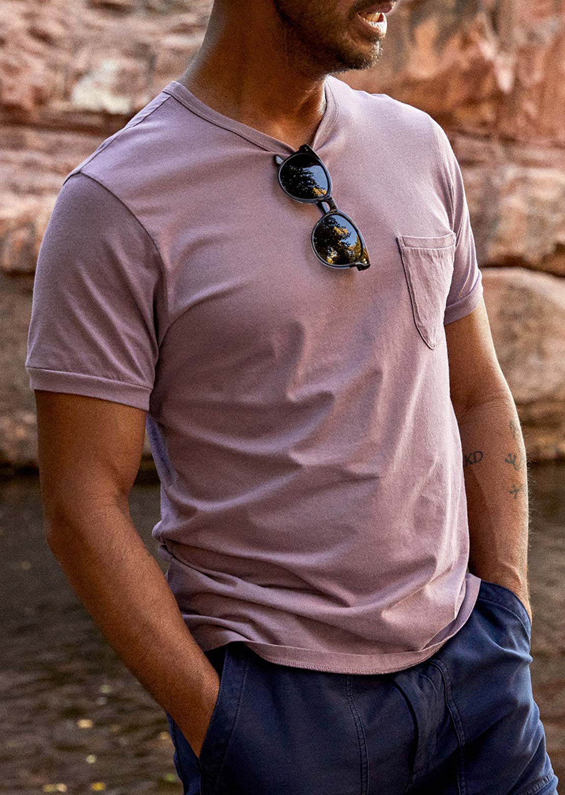 Outerknown Men&#39;s Sojourn Pocket T-Shirt Lilac Sands