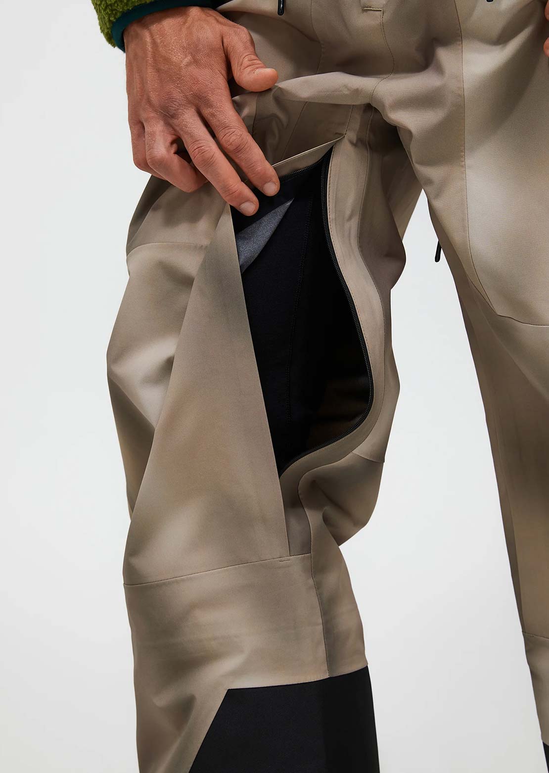 Peak Performance Men's Edge HIPE 3L AOP Shell Bib Pants