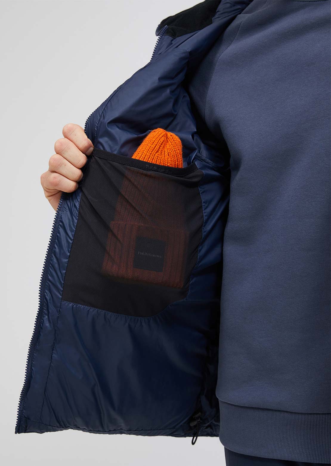 Peak Performance Men&#39;s Frost Oversized Down Pullover Blue Shadow
