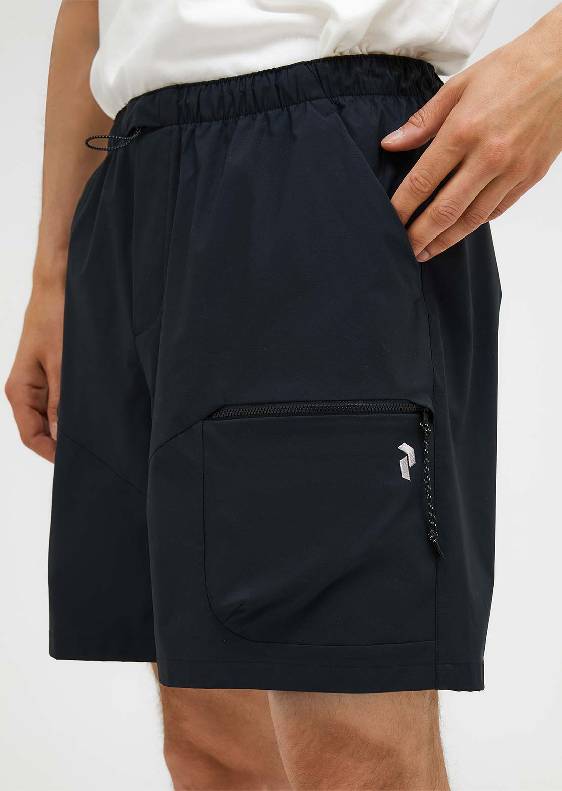 Peak Performance Men's Outdoor Cargo Shorts Black