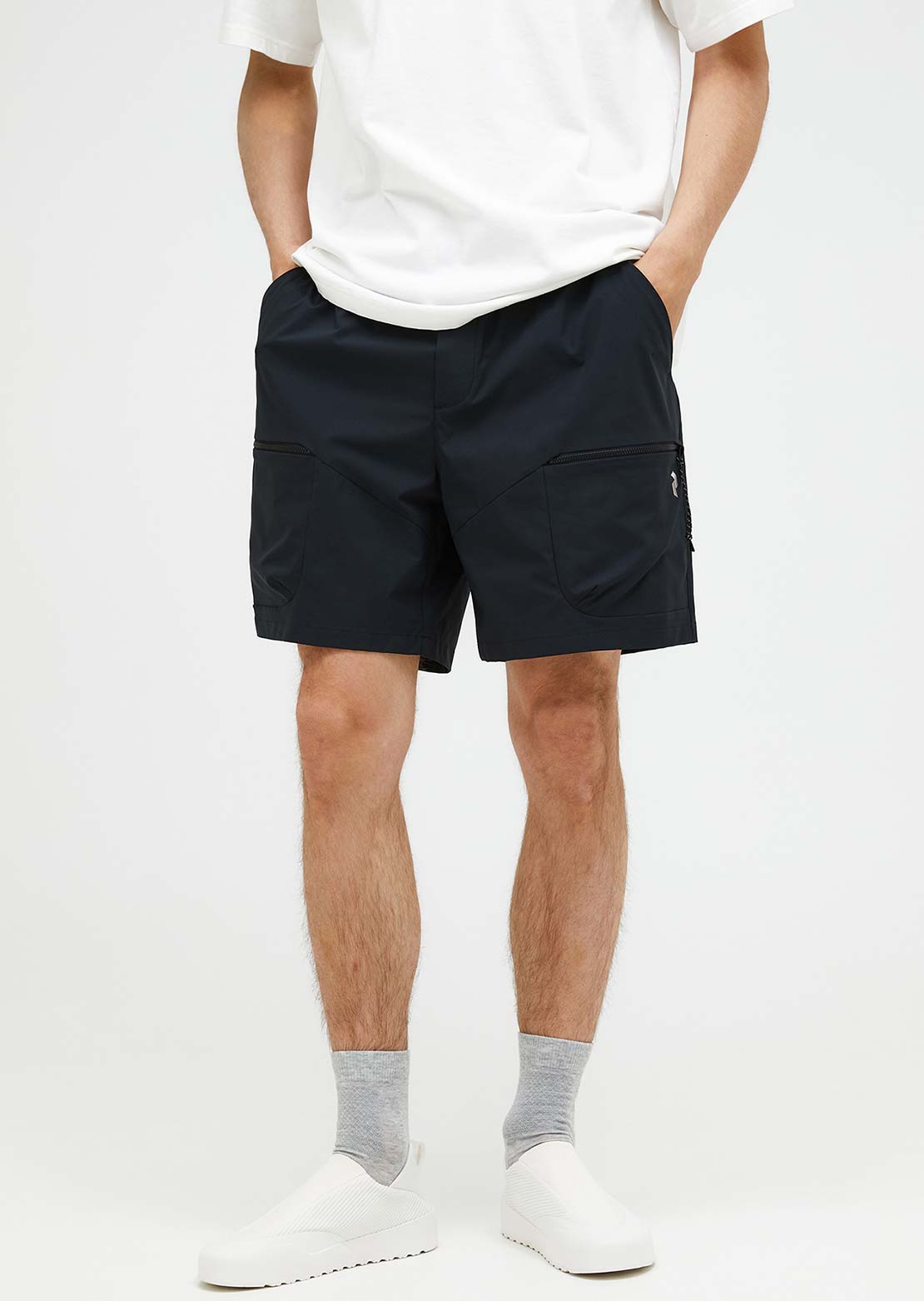 Peak Performance Men's Outdoor Cargo Shorts Black