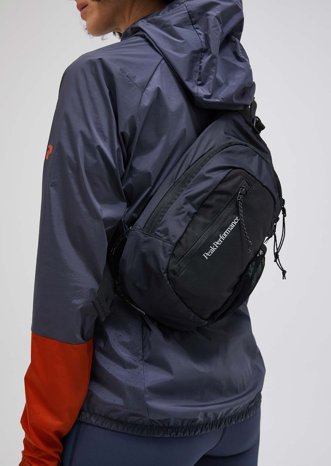 Peak Performance Unisex Outdoor 4.5L Sling Bag Black
