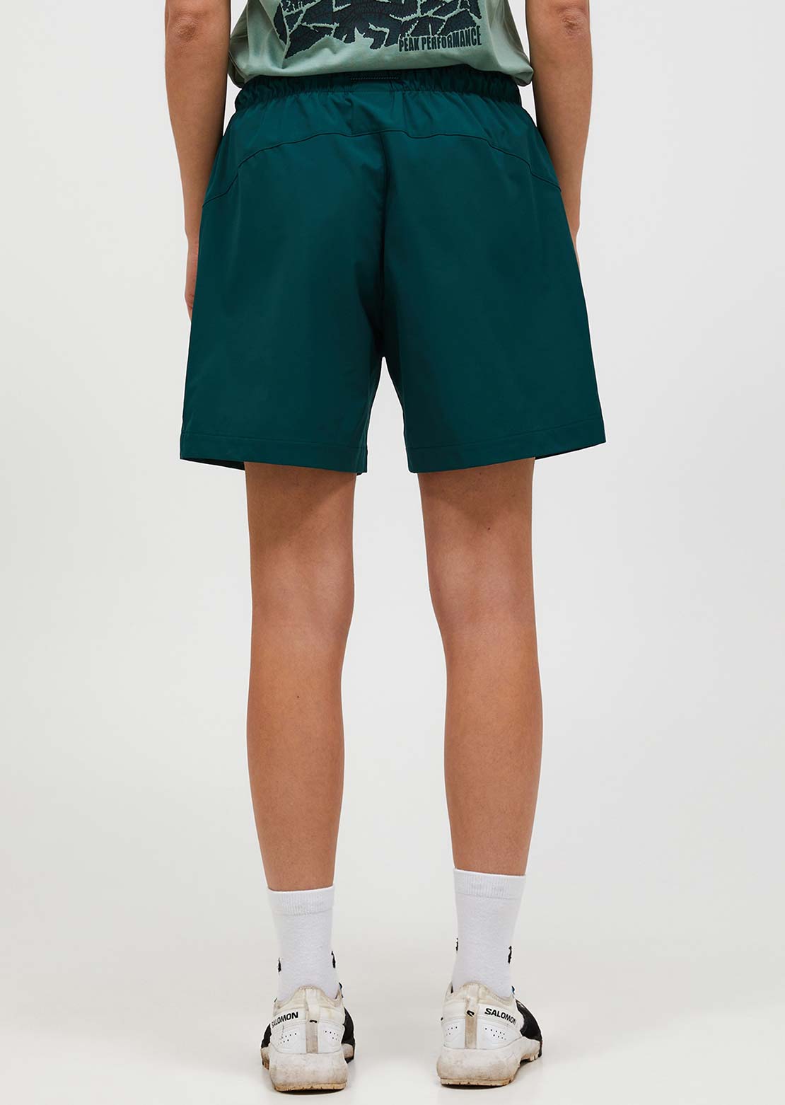 Peak Performance Women's Outdoor Cargo Shorts Ponderosa Pine