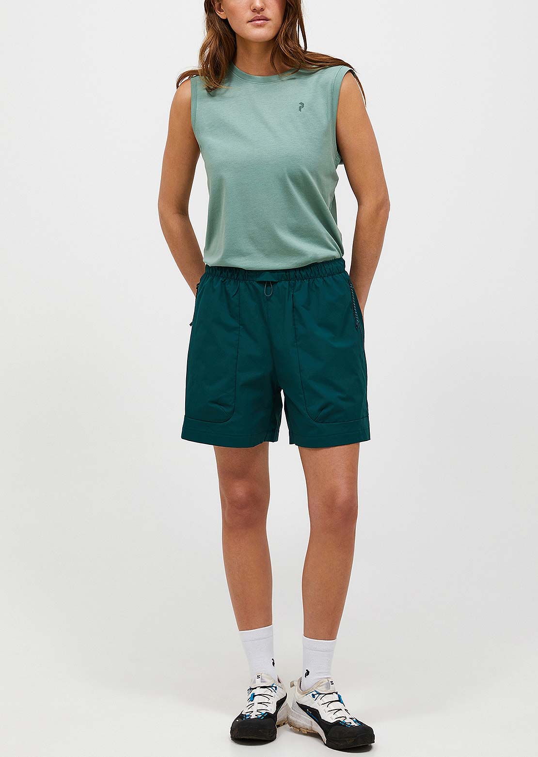 Peak Performance Women's Outdoor Cargo Shorts Ponderosa Pine