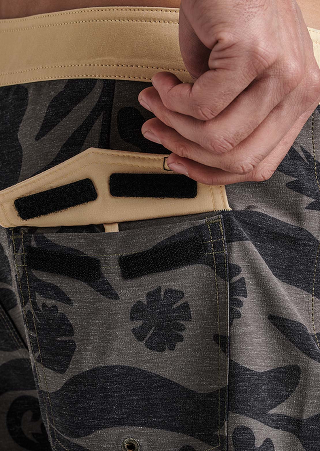 Roark Men&#39;s Passage 17&quot; Boardshorts Cagliari Military