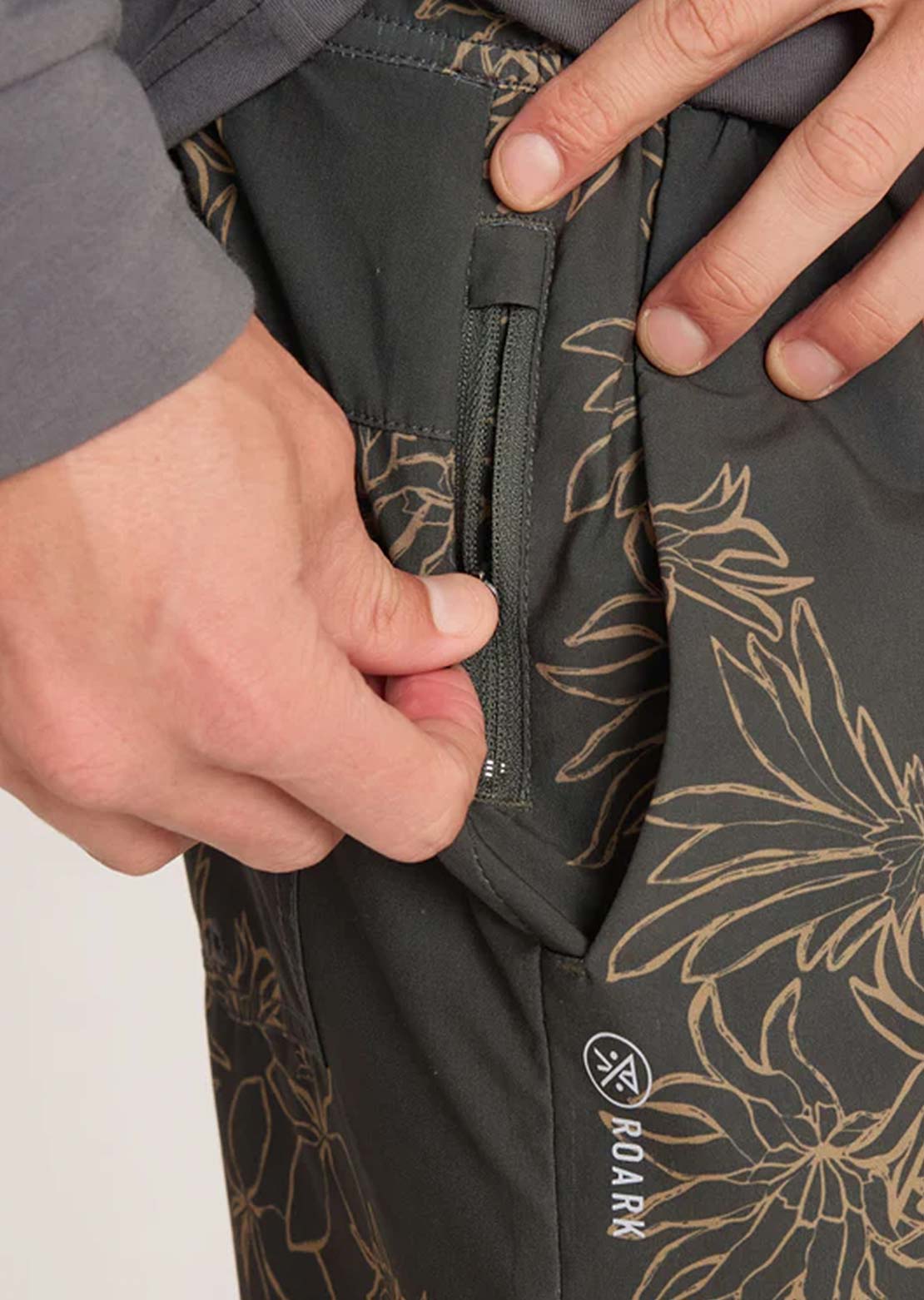 Roark Men's Serrano 7" Shorts Onyx Floral