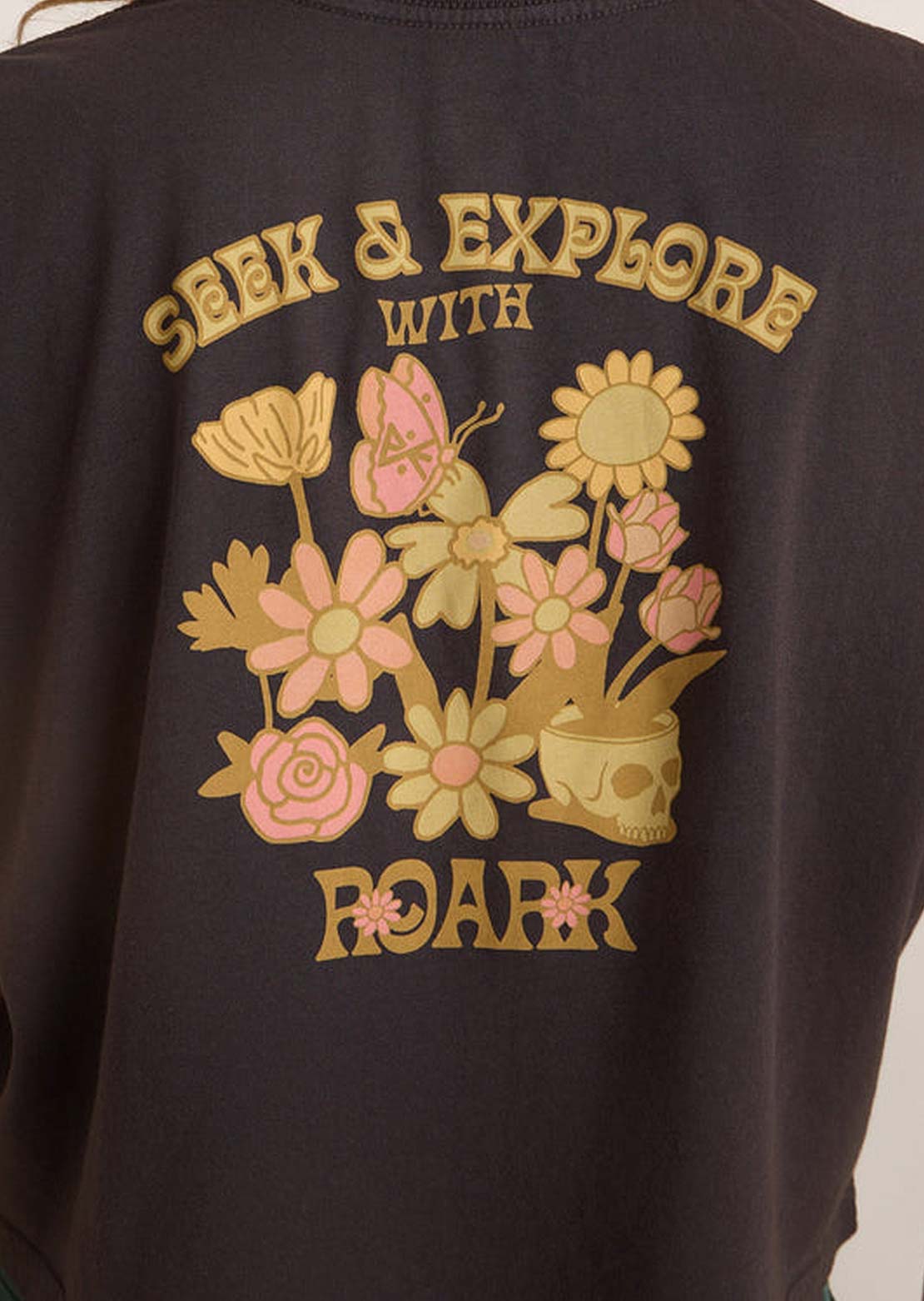 Roark Women's Seek Cropped Boxy T-Shirt Faded Black