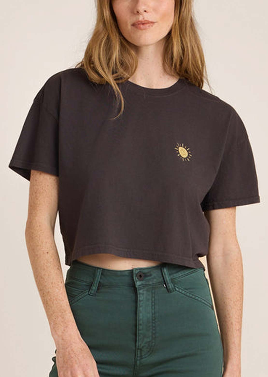 Roark Women's Seek Cropped Boxy T-Shirt Faded Black