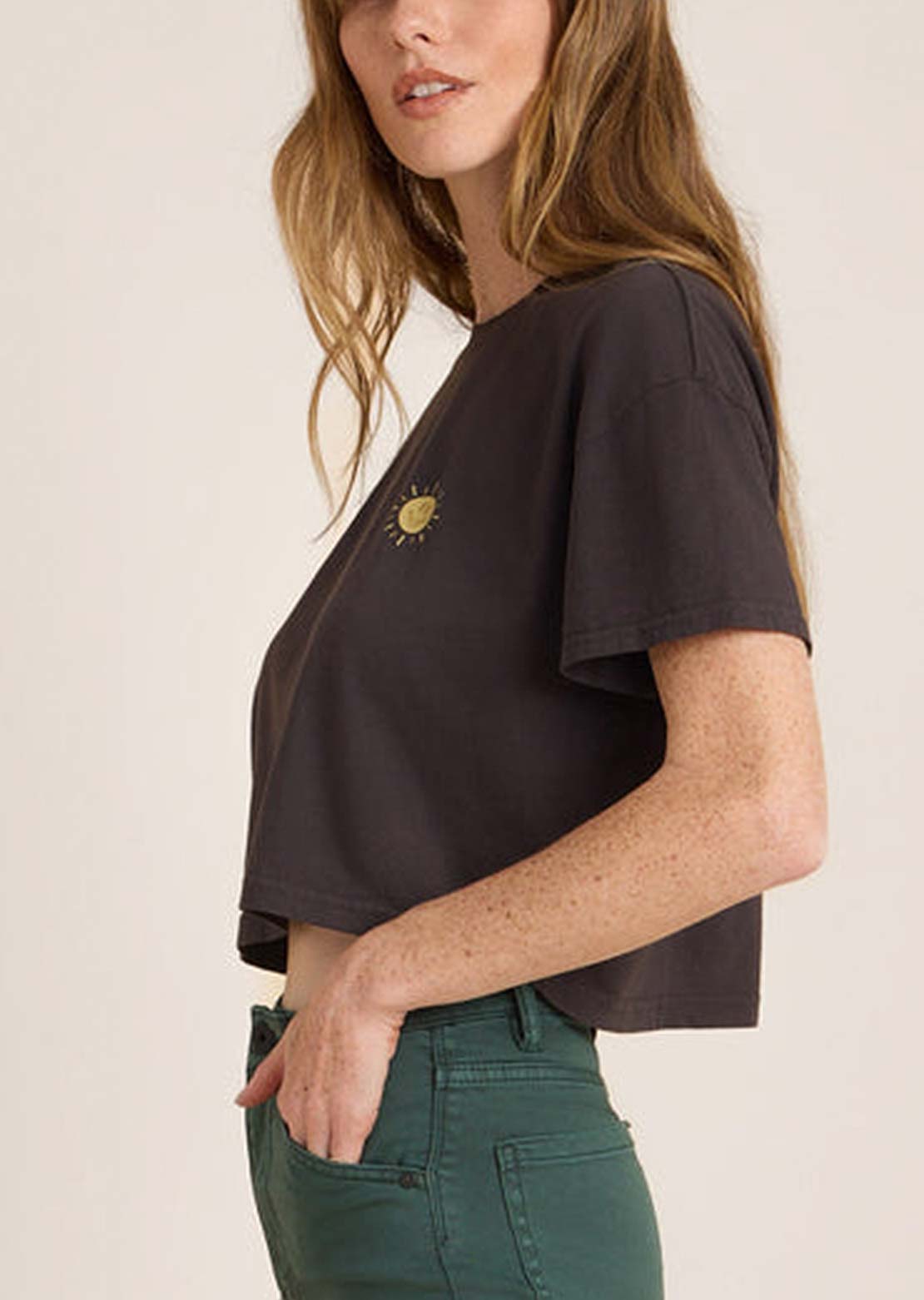 Roark Women's Seek Cropped Boxy T-Shirt Faded Black