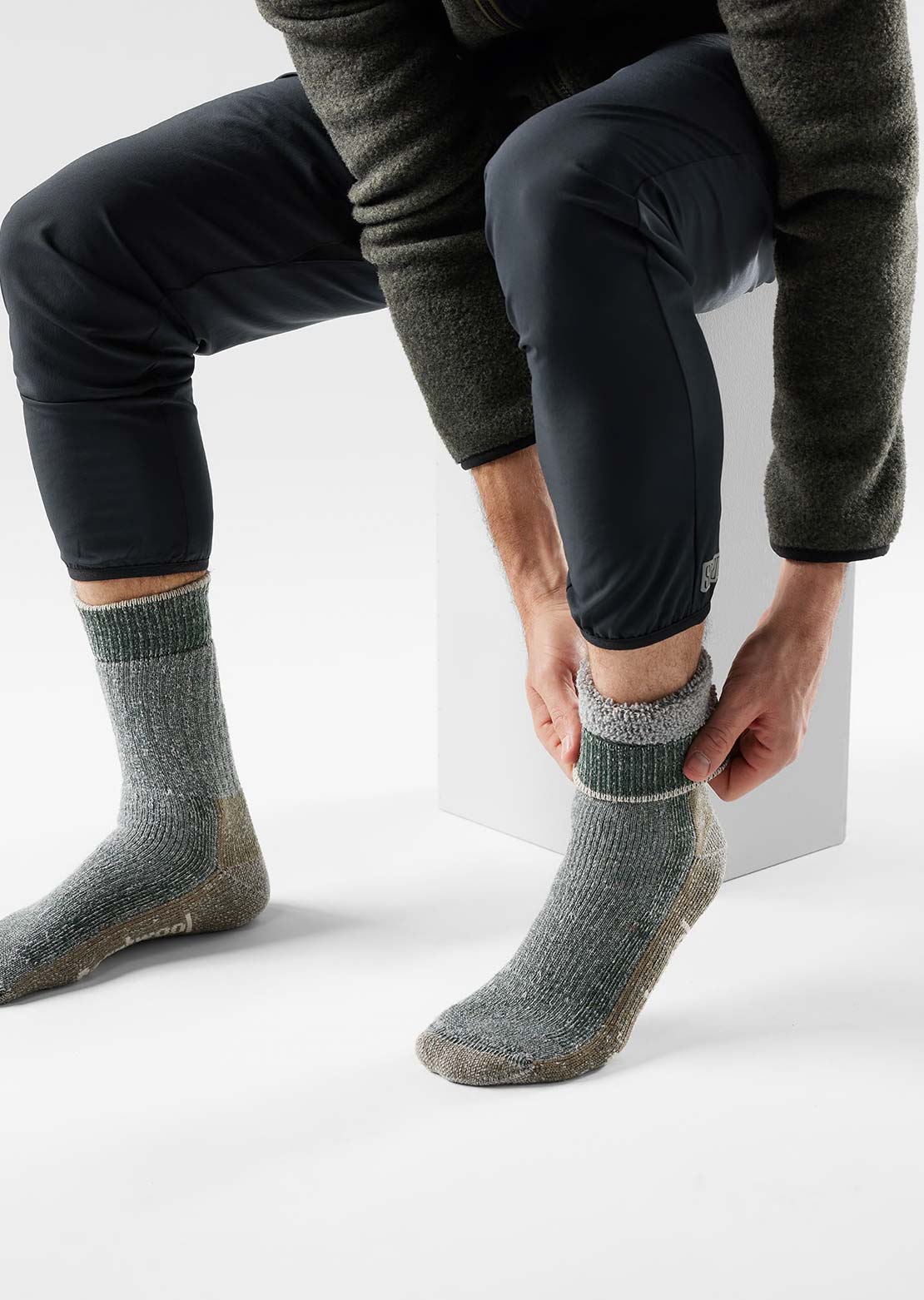 Smartwool Unisex Hike Classic Edition Extra Cushion Second Cut Crew Socks Dark Sage