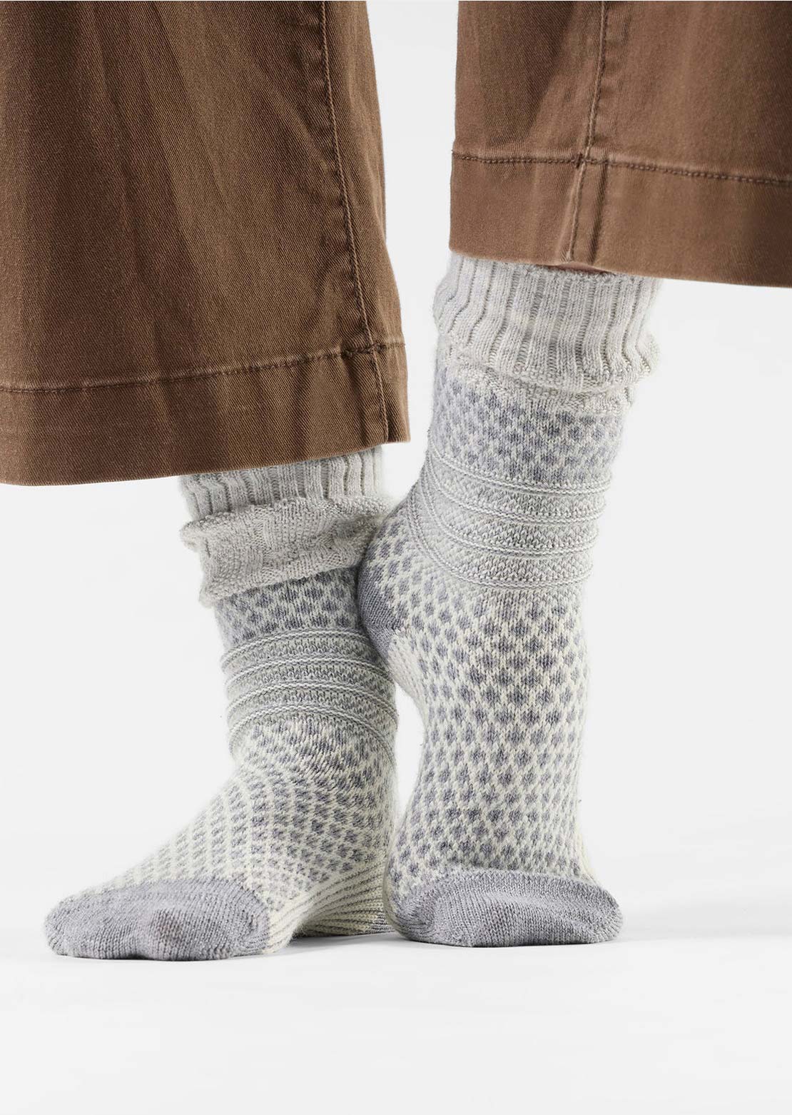 Smartwool Women's Everyday Cozy Popcorn Cable Crew Socks Light Gray