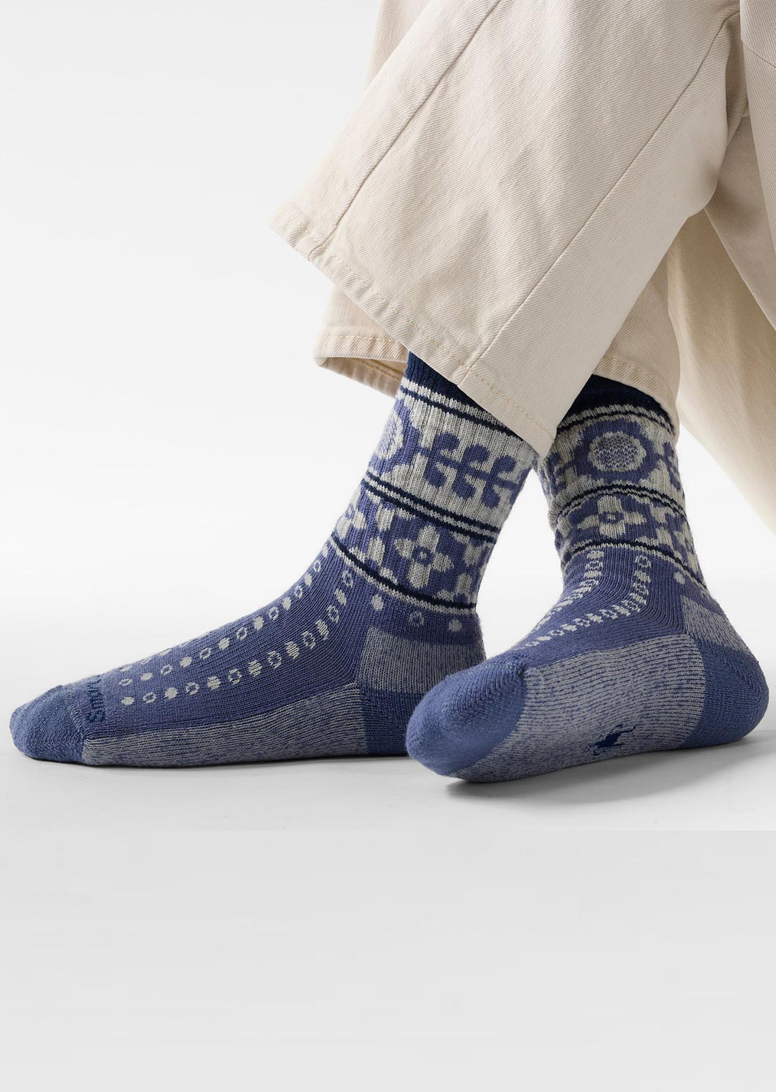 Smartwool Women's Everyday Cozy Retro Sunflower Crew Socks Nightfall Blue