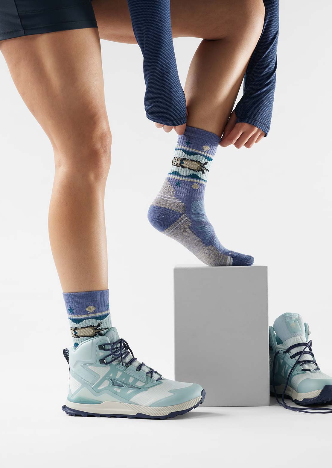 Smartwool Women's Hike Light Cushion Otter Float Crew Socks Nightfall Blue