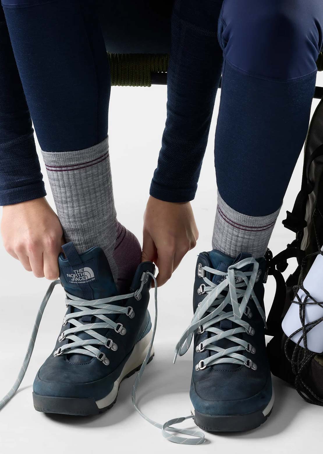 Smartwool Women's Hike Targeted Cushion Mid Crew Socks Light Gray