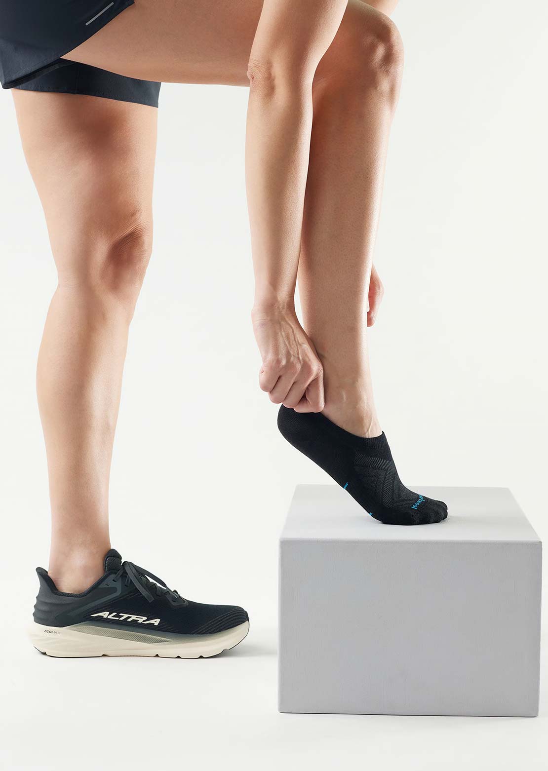 Smartwool Women's Run Targeted Cushion No Show Socks Black
