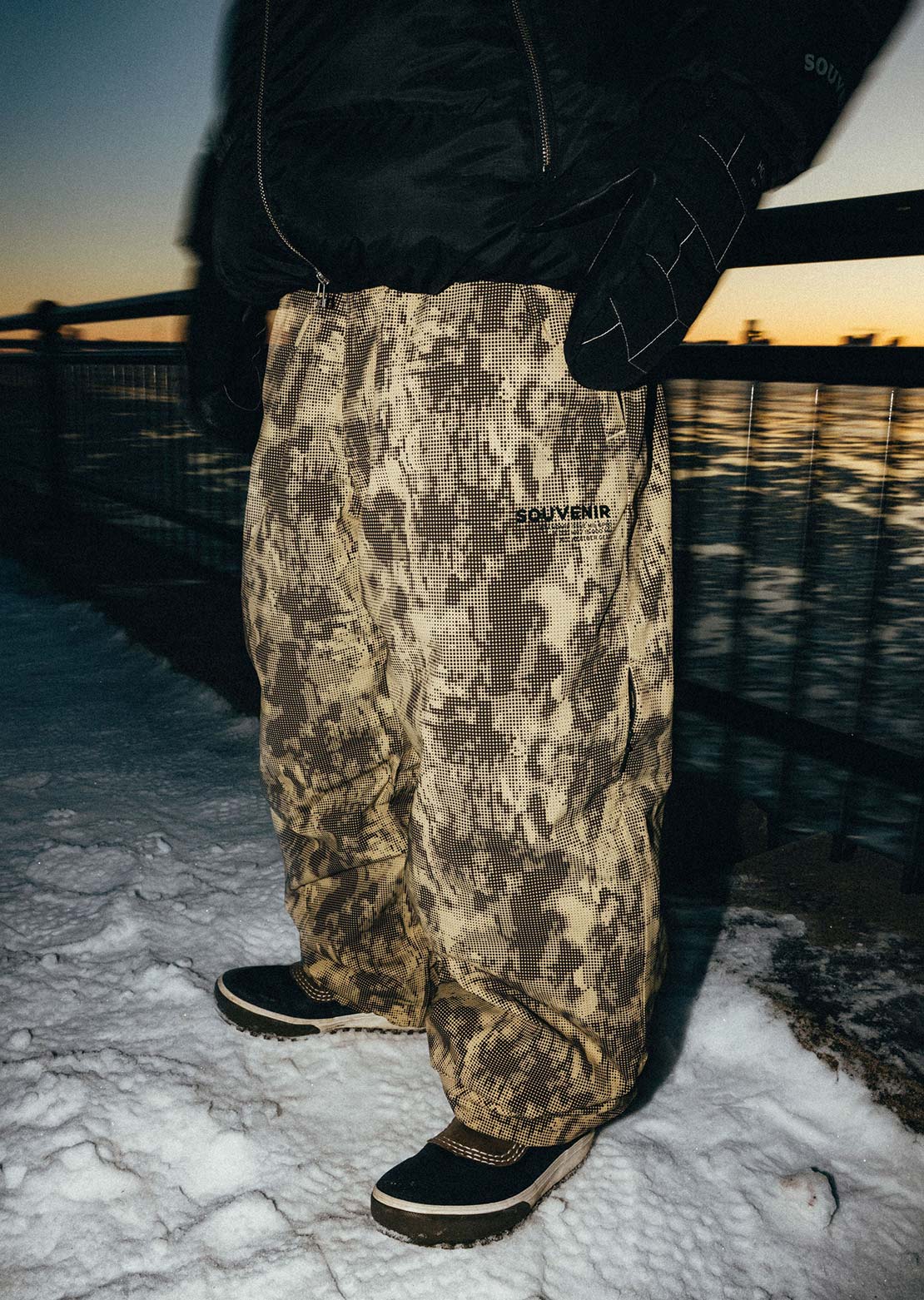 Souvenir Unisex Parachute Pants Brown Blotch Print