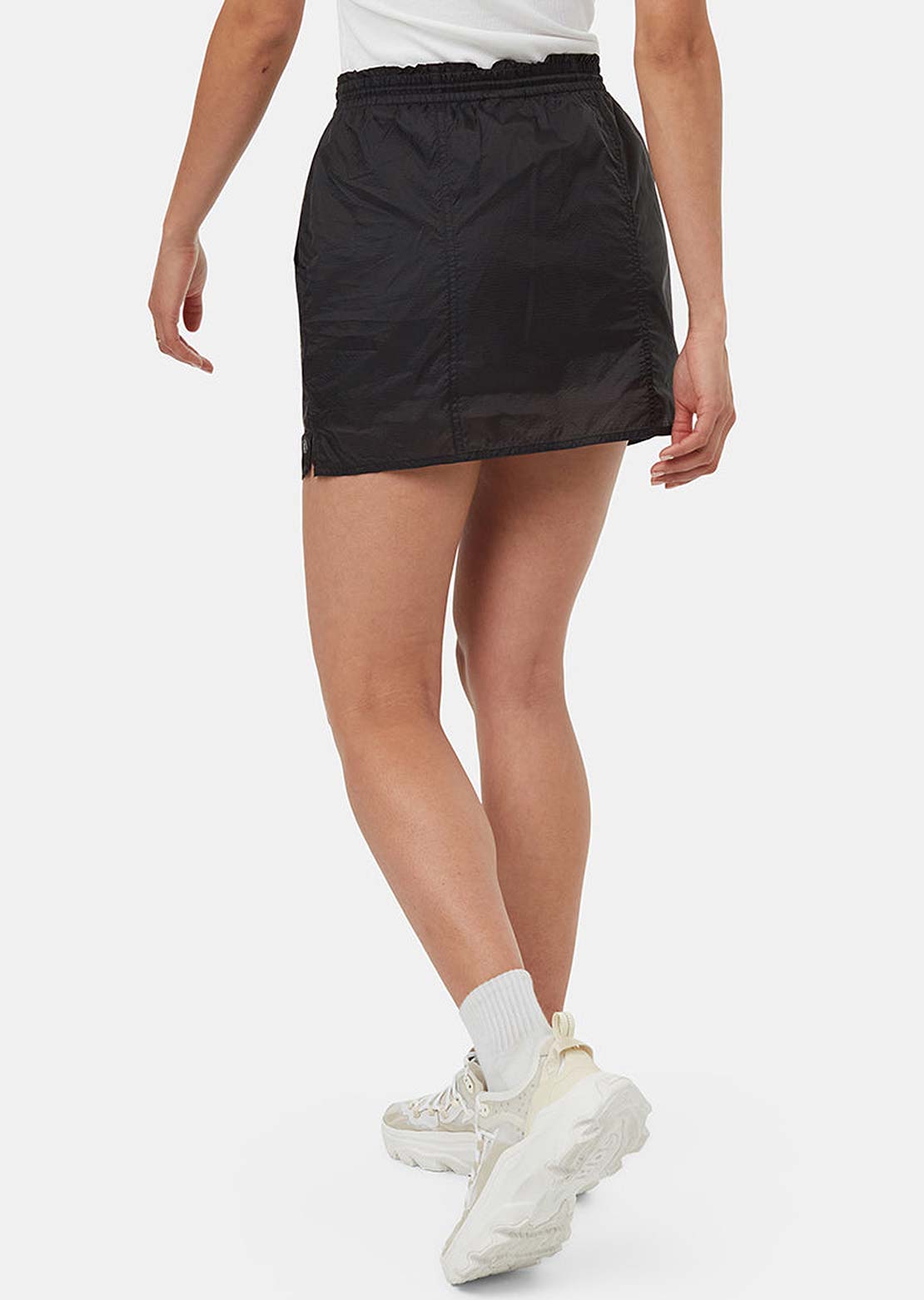 Tentree Women's Breeze Nylon Skort Meteorite Black/Meteorite Black