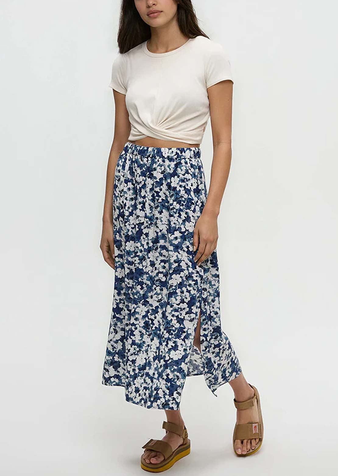Tentree Women's Yaletown Skirt Nightfall/Watercolour Floral
