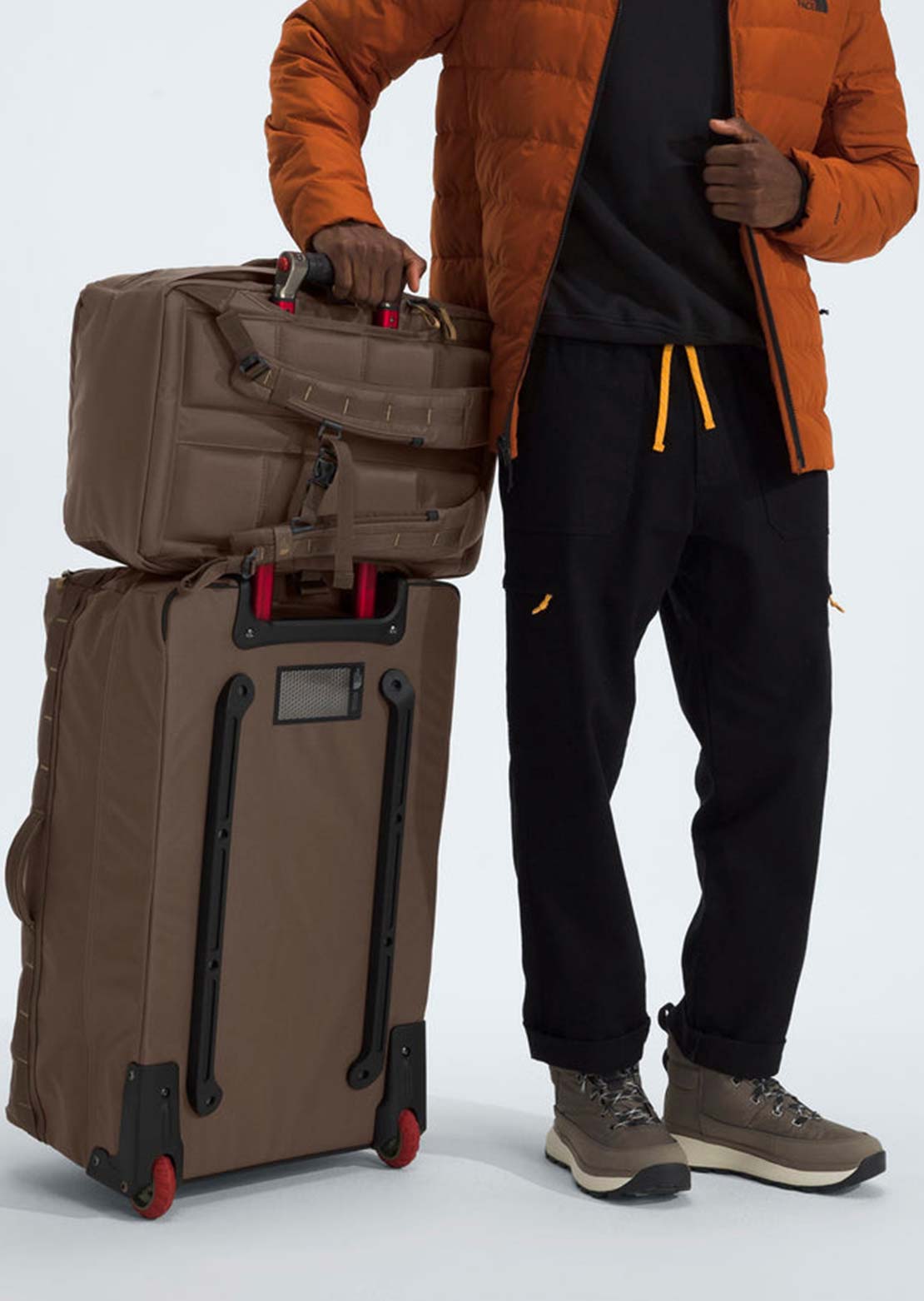 The North Face Base Camp Voyager Daypack Smokey Brown/Khaki Stone