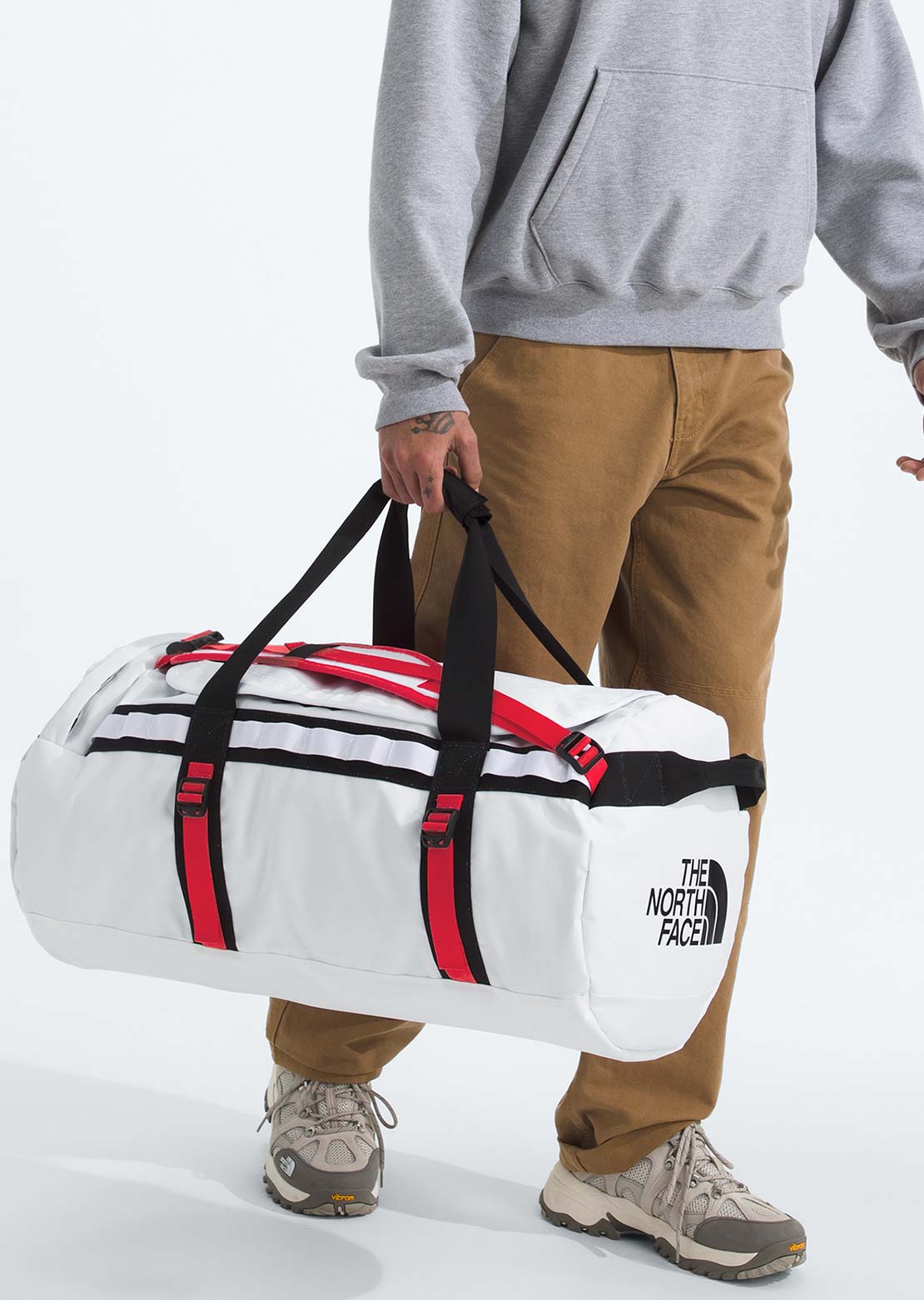 The North Face Unisex Base Camp M Duffel Bag TNF White/TNF Black/Elevation Red