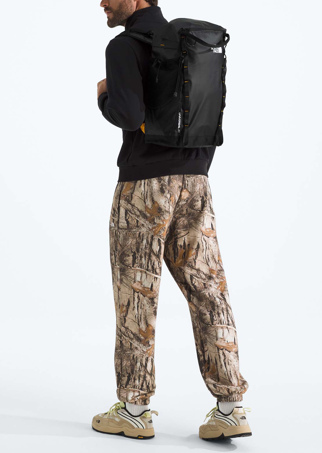 The North Face Unisex Universal Daypack TNF Black/Summit Gold