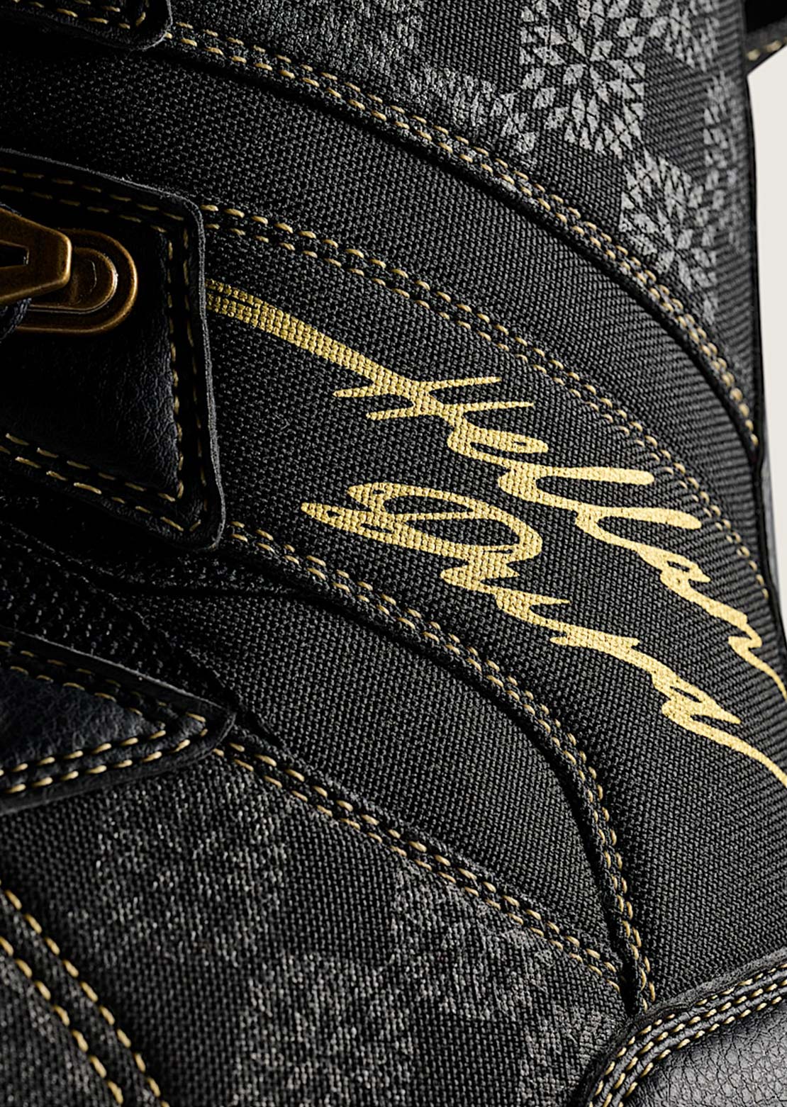 Vans Men's Invado Pro Olympic Limited Edition Snowboard Boots Black/Gold